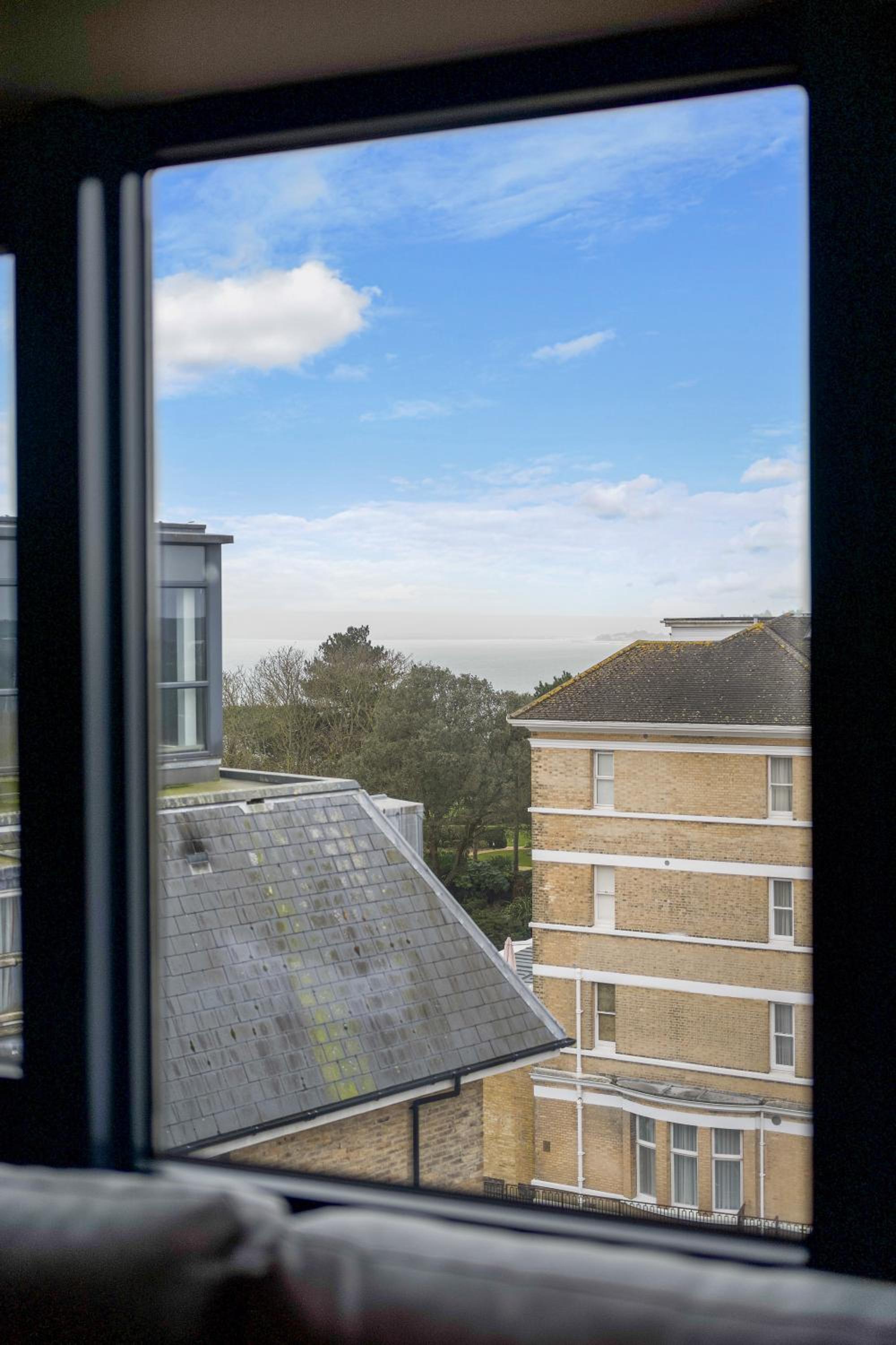 Westcliff Penthouse with Sea Views and Balcony view 4