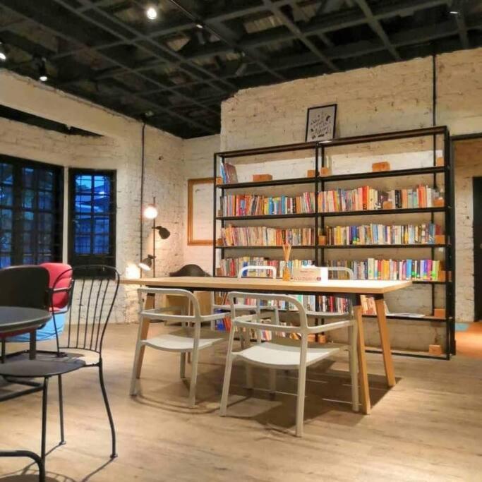 Books & Beds photo 5