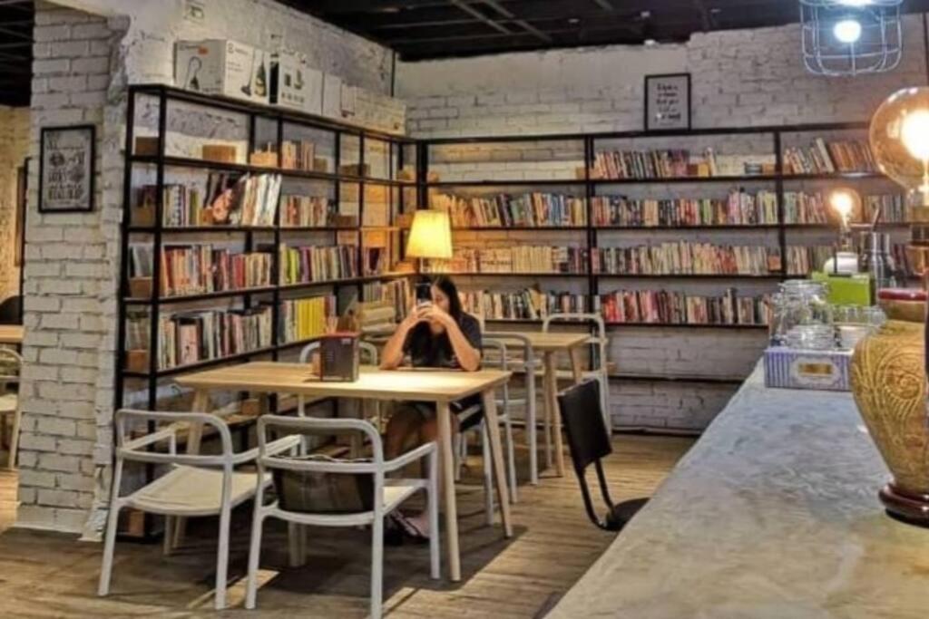 Books & Beds photo 4