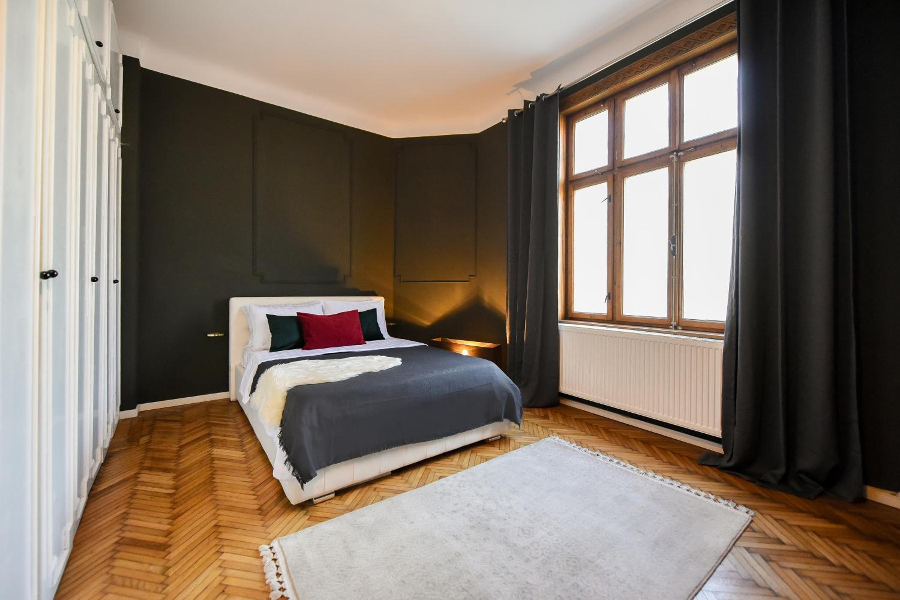 Brancovenian Wonder - 3BR Apartment near Cismigiu Park view 2