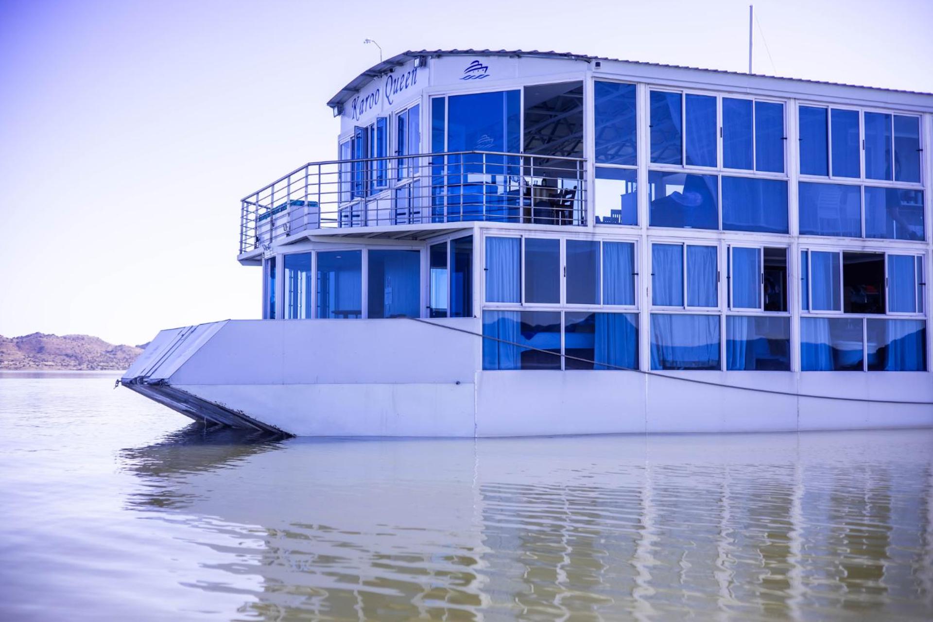 Karoo Queen Houseboat, Gariepdam view 2