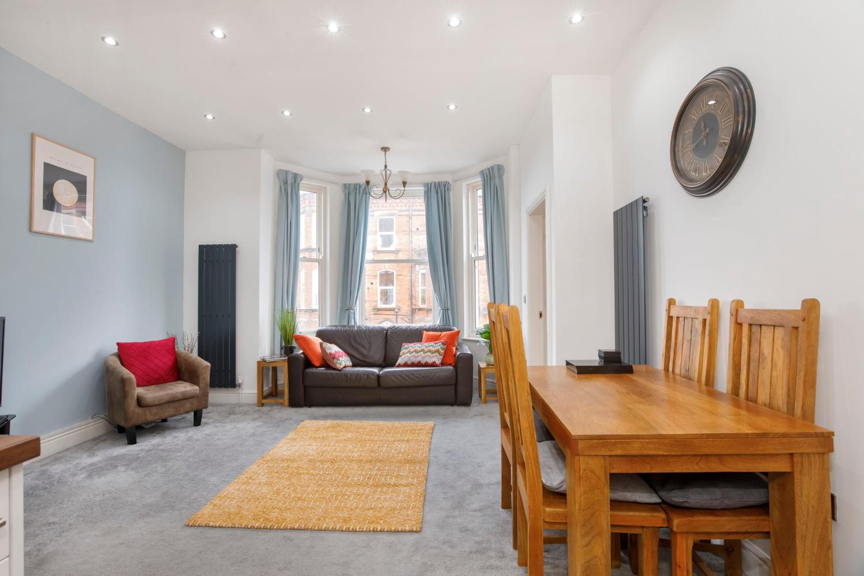 APARTMENT 5 THE KEYES view 3
