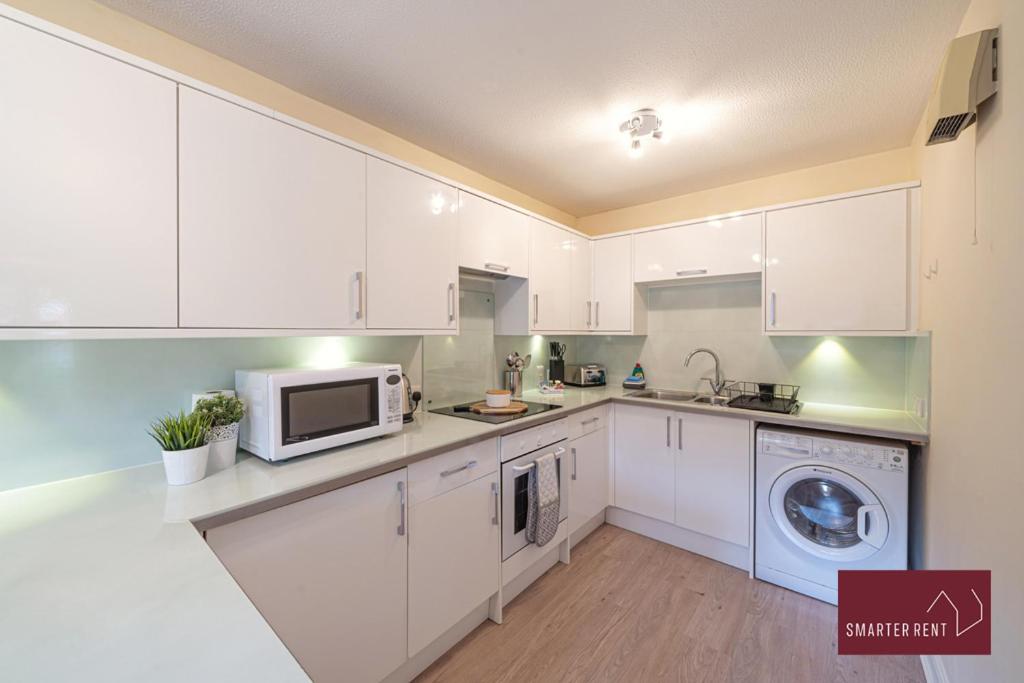 Maidenhead 2 Bed Ground Floor Flat view 2