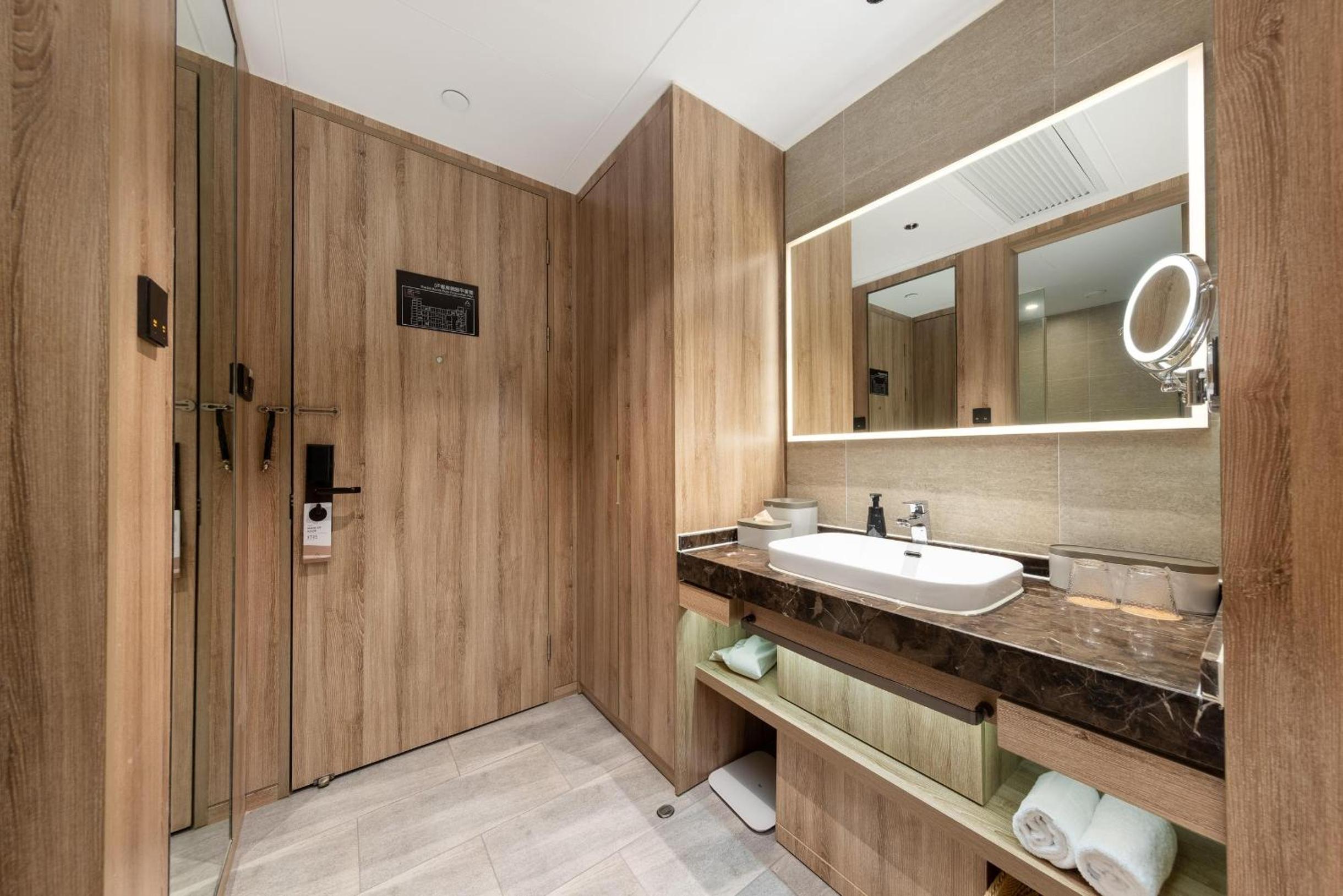 Atour Hotel Hefei Binhu Weizhou Avenue
