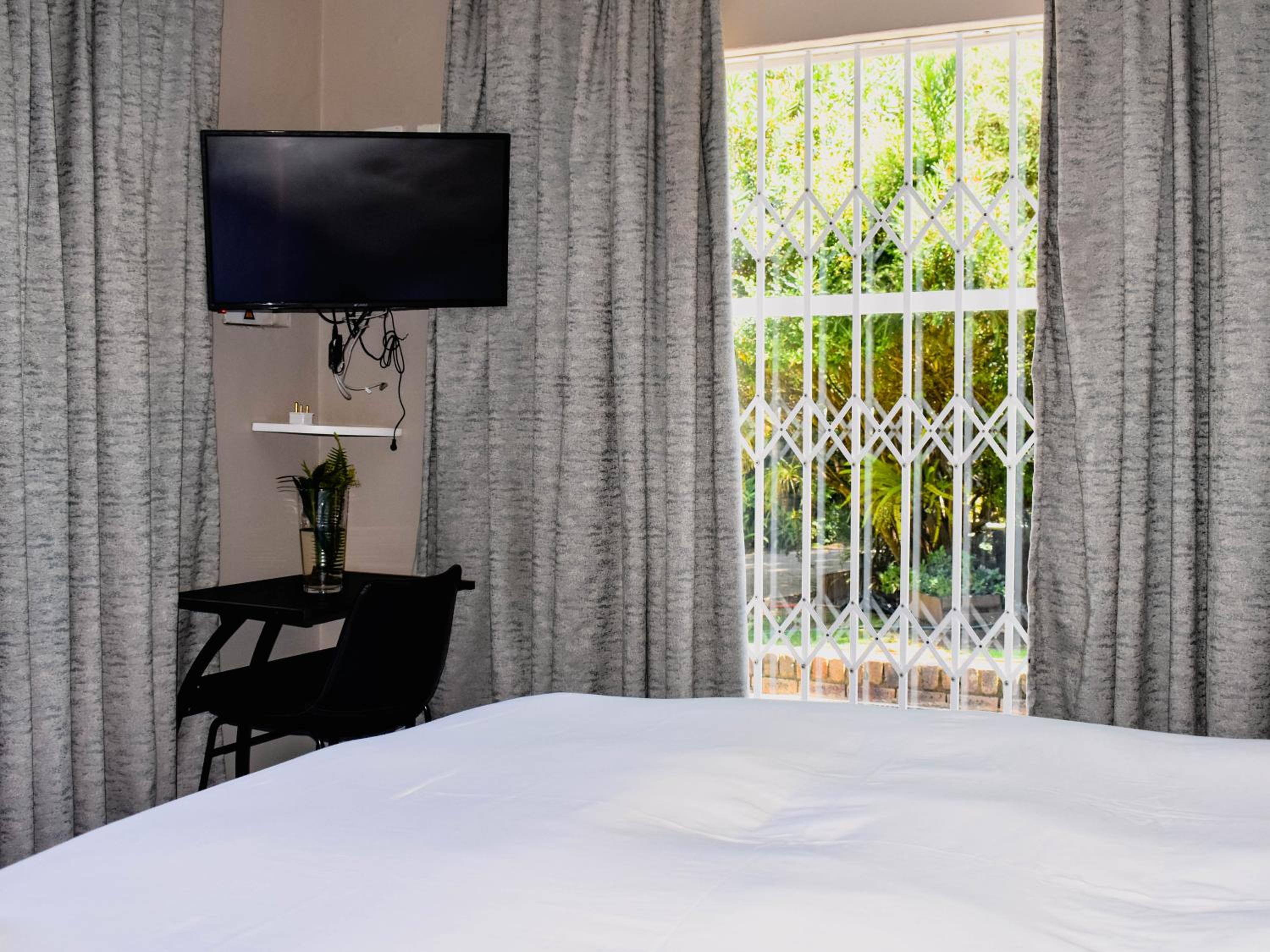 Serene Guest Manor