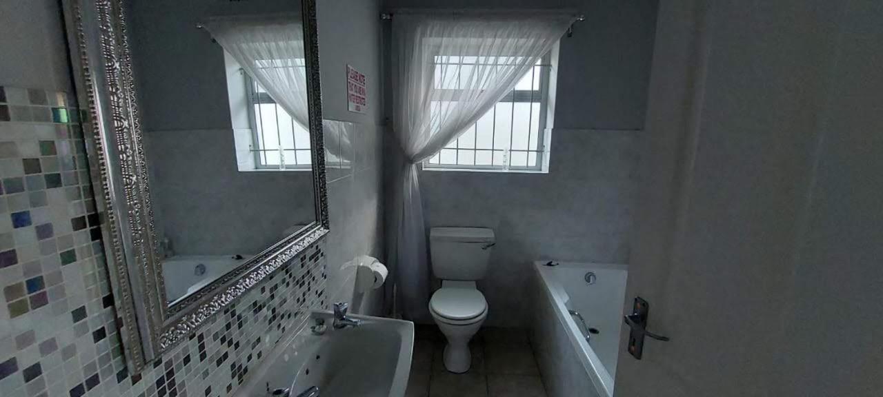 Photo 33