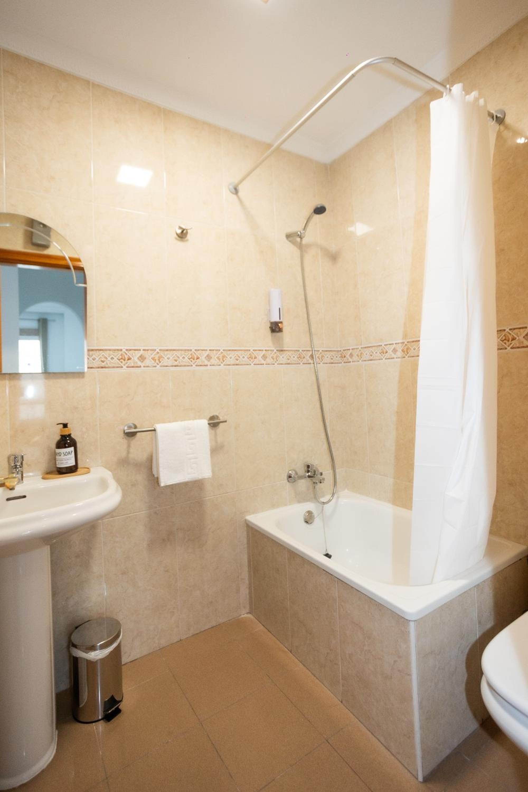 Naim Guest House Nerja