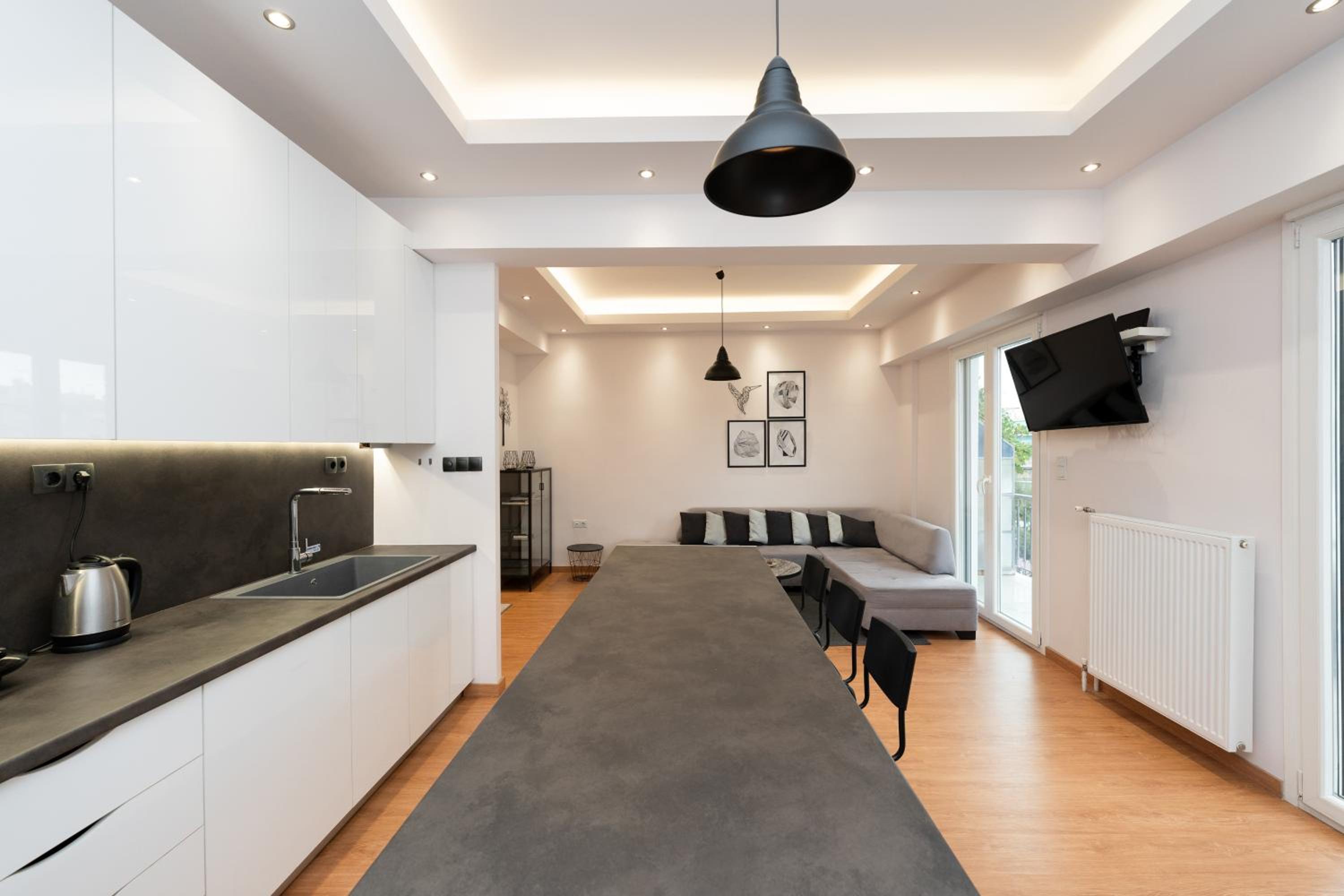 Modern Family Apartment w/Balcony near Acropolis