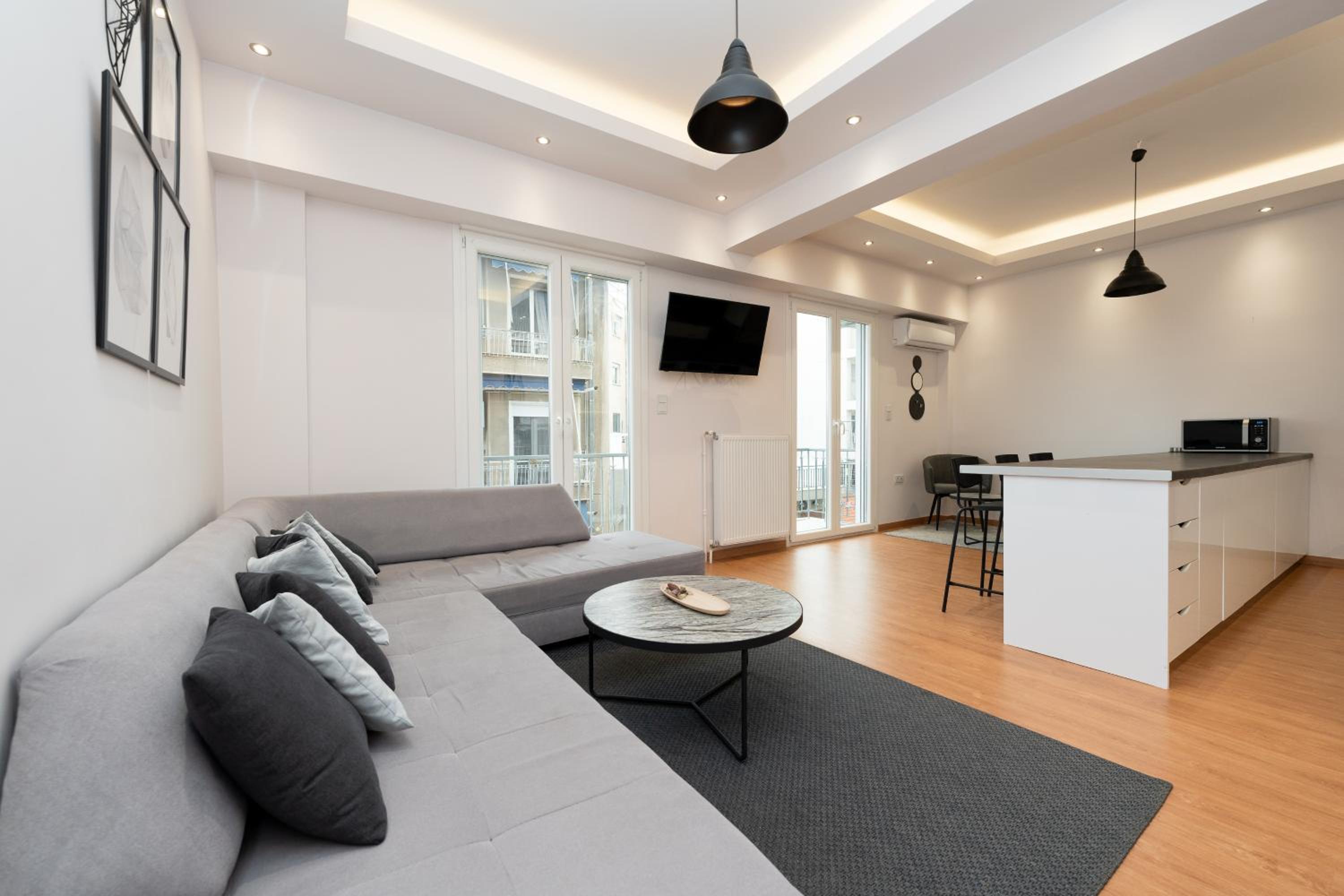 Modern Family Apartment w/Balcony near Acropolis