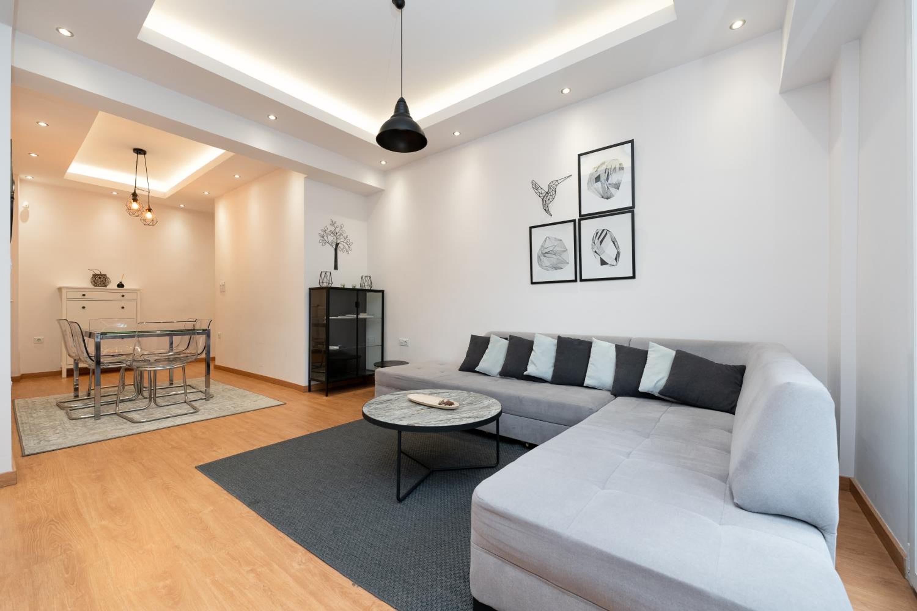Modern Family Apartment w/Balcony near Acropolis