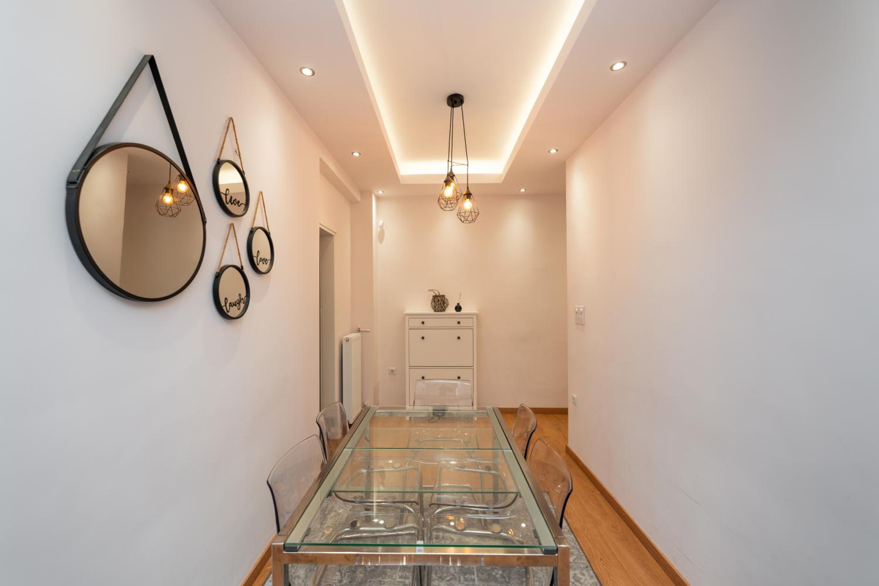 Modern Family Apartment w/Balcony near Acropolis
