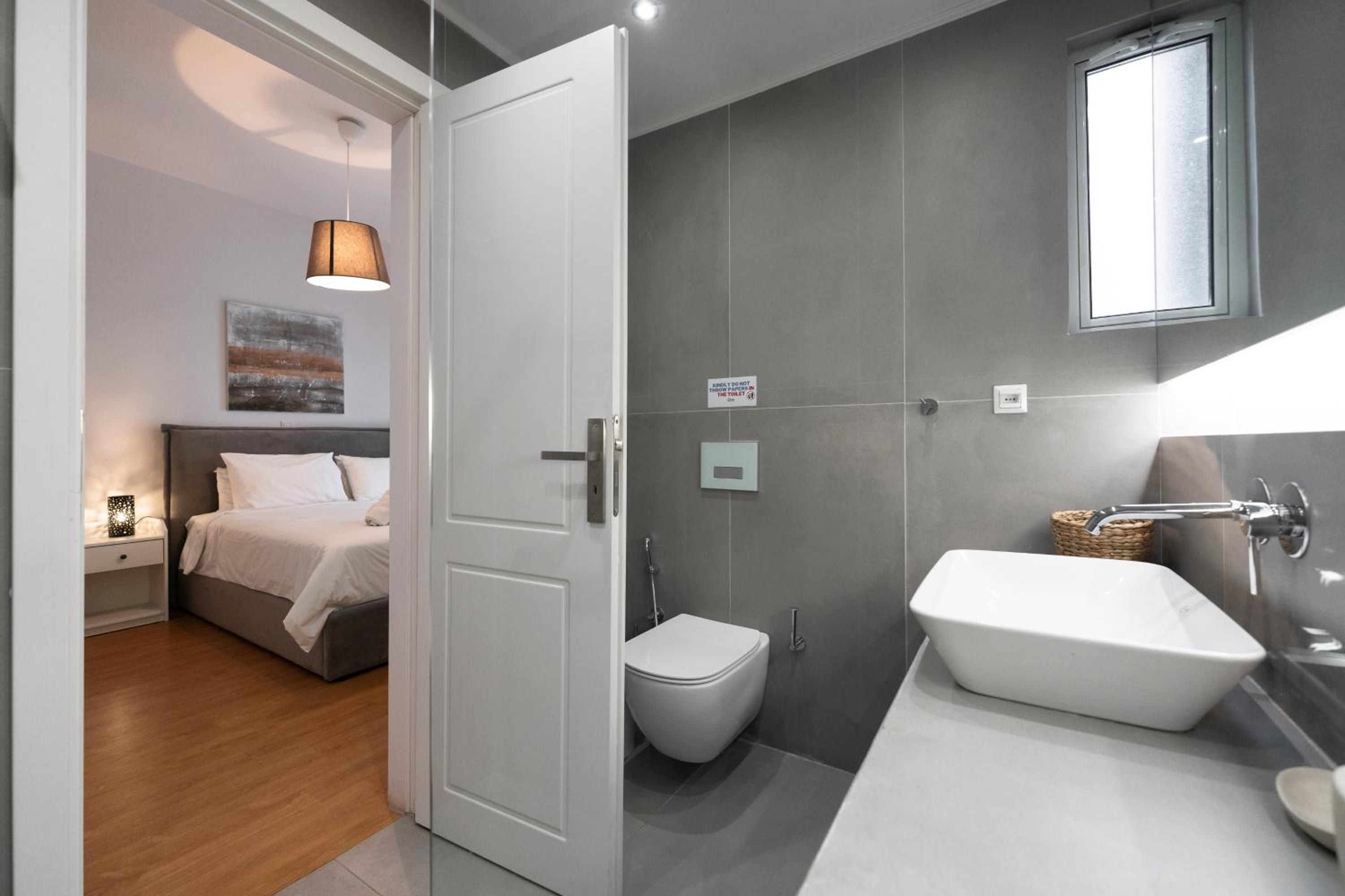 Modern Family Apartment w/Balcony near Acropolis