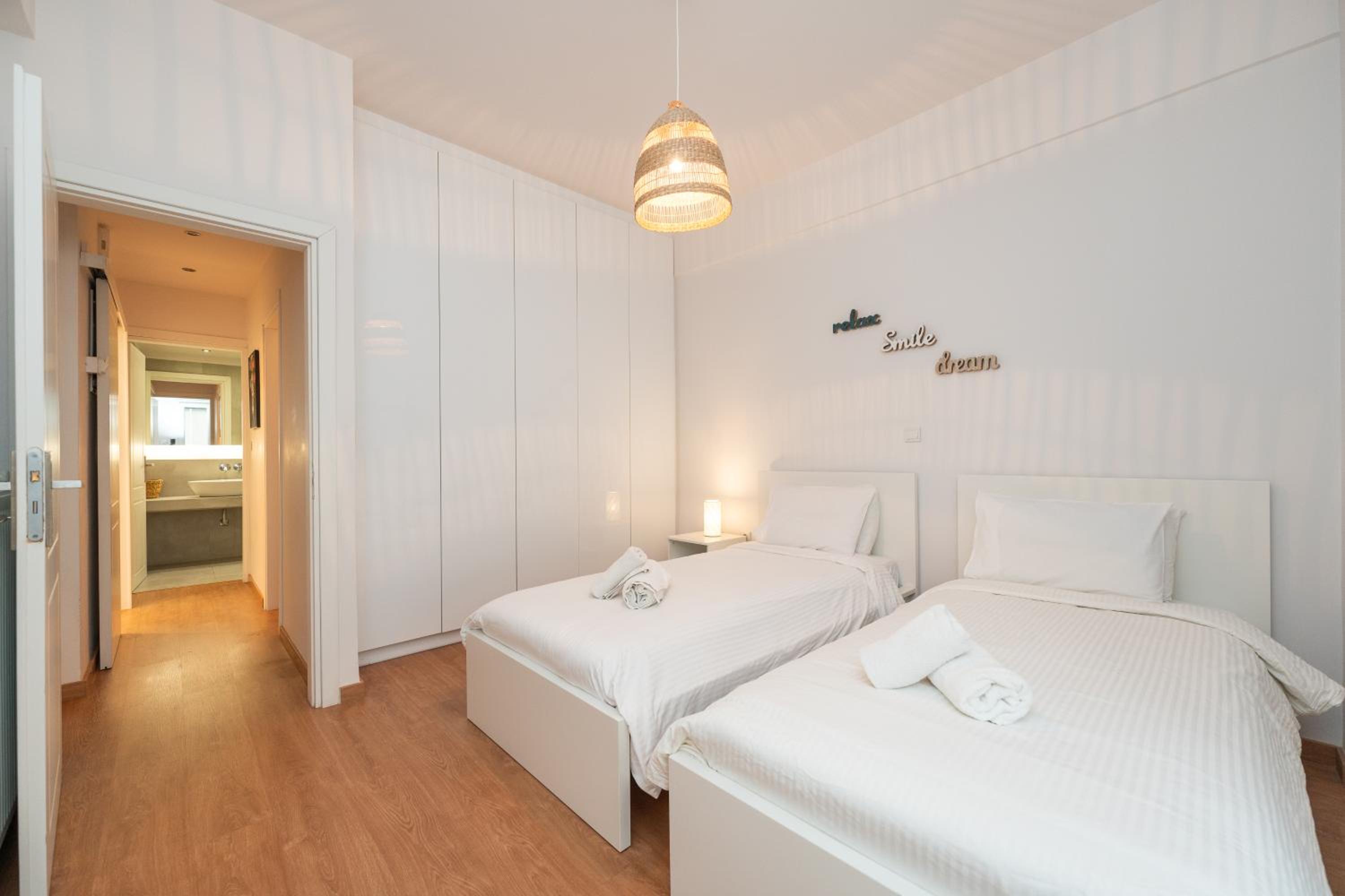 Modern Family Apartment w/Balcony near Acropolis