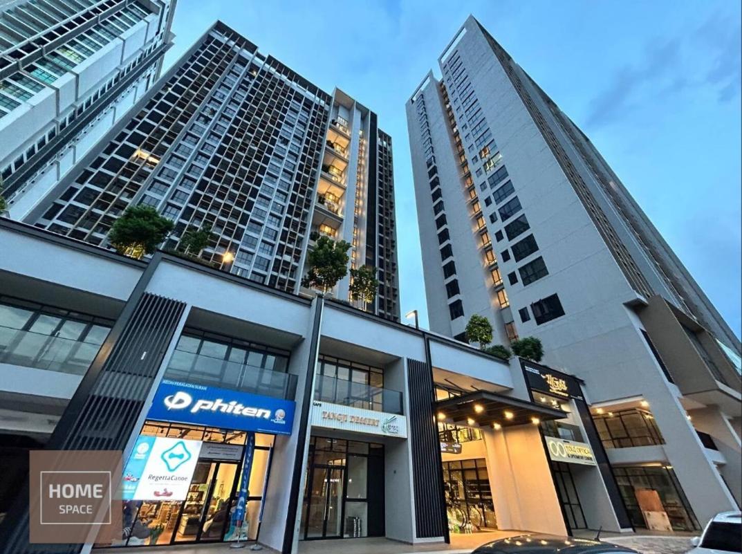 Cosy Sky Tree 5 min walk to Aeon Bukit Indah JB Legoland Exclusive Room Suite By HomeSpace