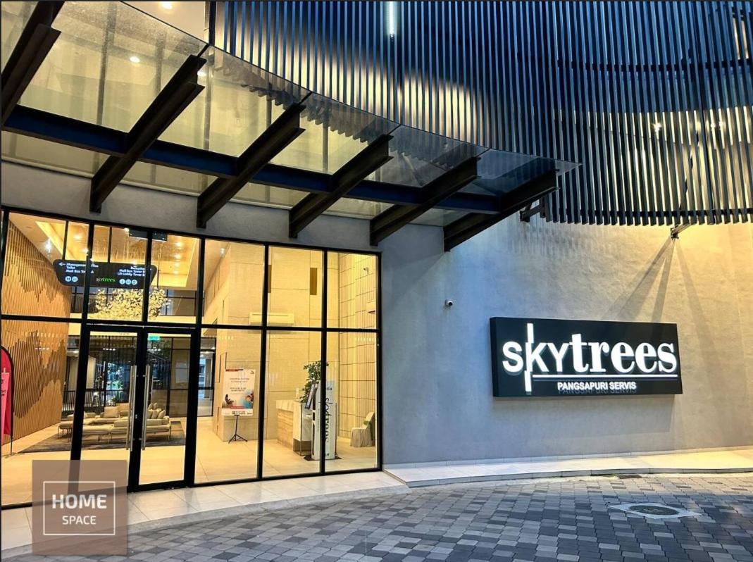Cosy Sky Tree 5 min walk to Aeon Bukit Indah JB Legoland Exclusive Room Suite By HomeSpace