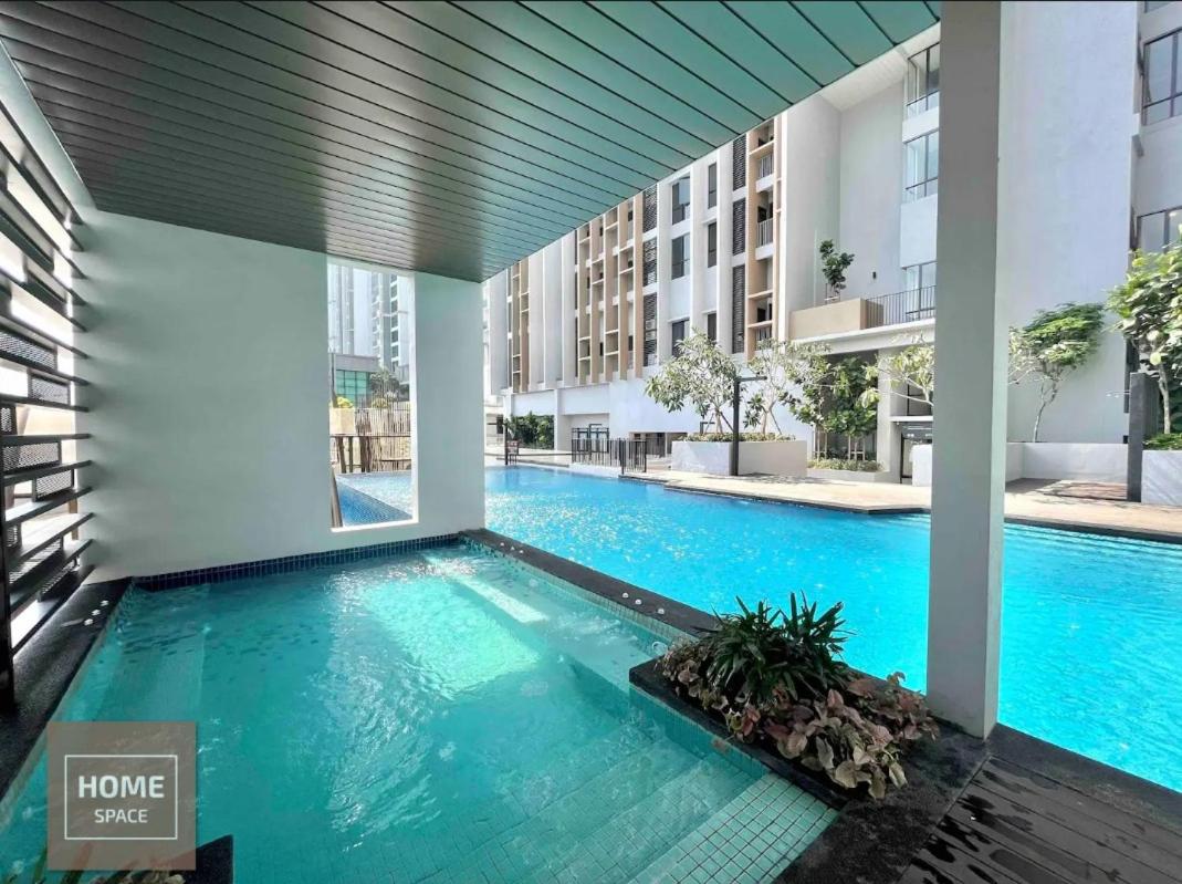 Cosy Sky Tree 5 min walk to Aeon Bukit Indah JB Legoland Exclusive Room Suite By HomeSpace