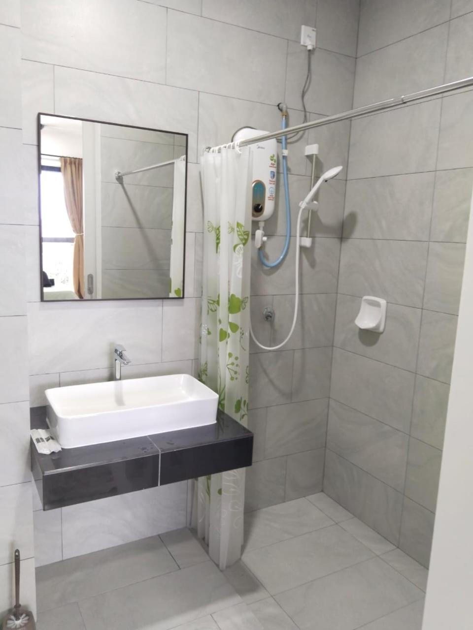 Cosy Sky Tree 5 min walk to Aeon Bukit Indah JB Legoland Exclusive Room Suite By HomeSpace