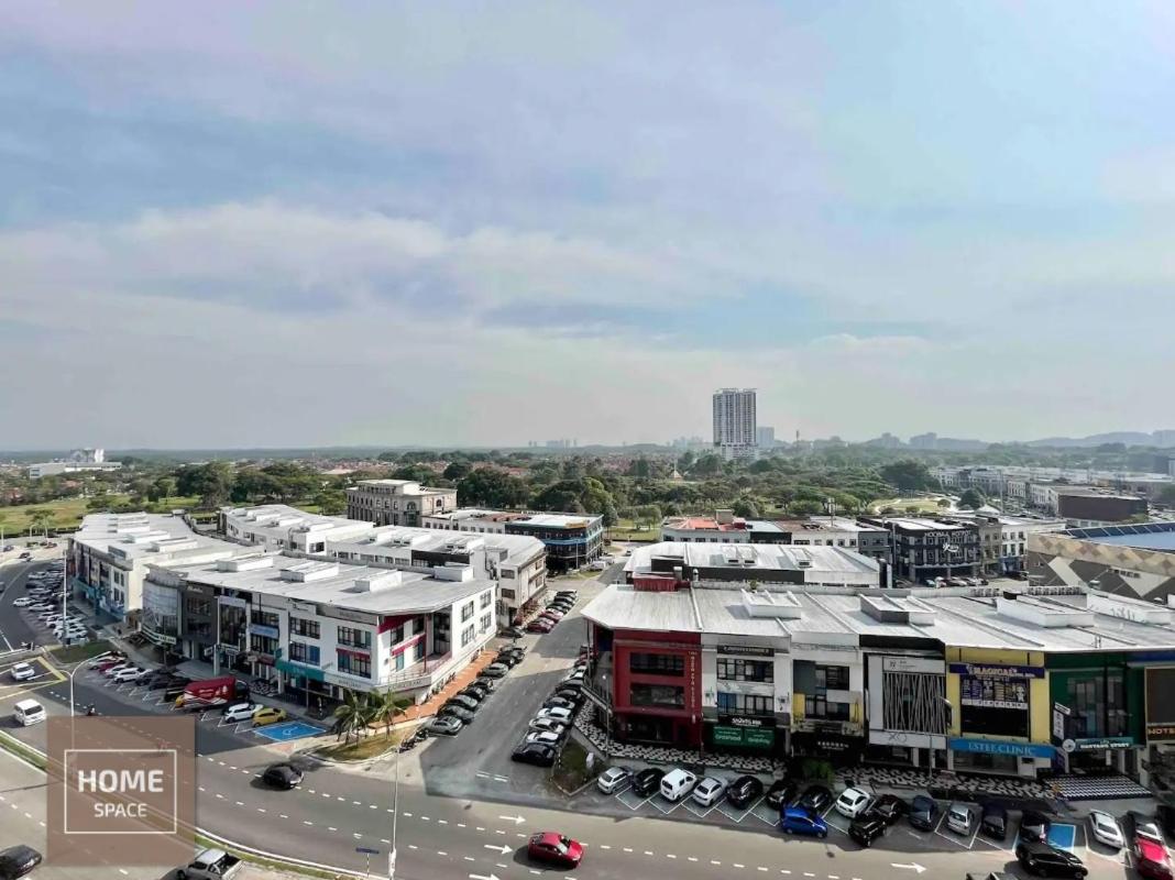 Cosy Sky Tree 5 min walk to Aeon Bukit Indah JB Legoland Exclusive Room Suite By HomeSpace