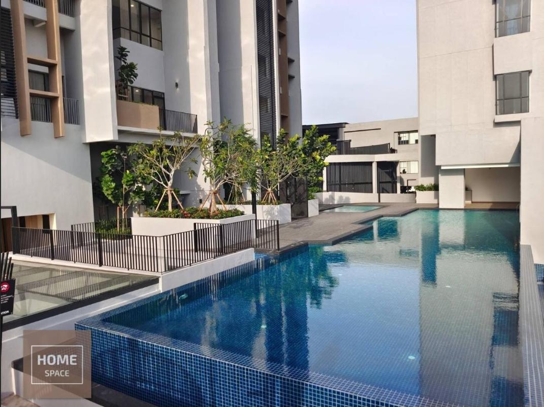 Cosy Sky Tree 5 min walk to Aeon Bukit Indah JB Legoland Exclusive Room Suite By HomeSpace