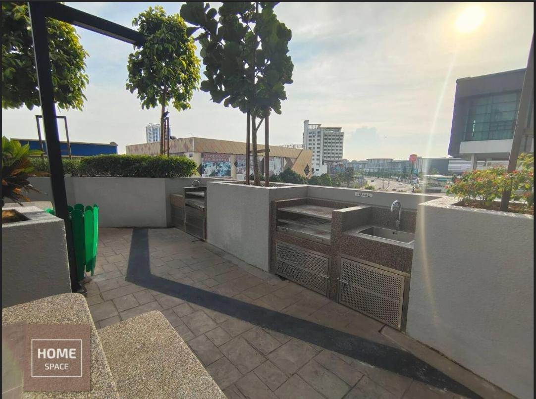 Cosy Sky Tree 5 min walk to Aeon Bukit Indah JB Legoland Exclusive Room Suite By HomeSpace