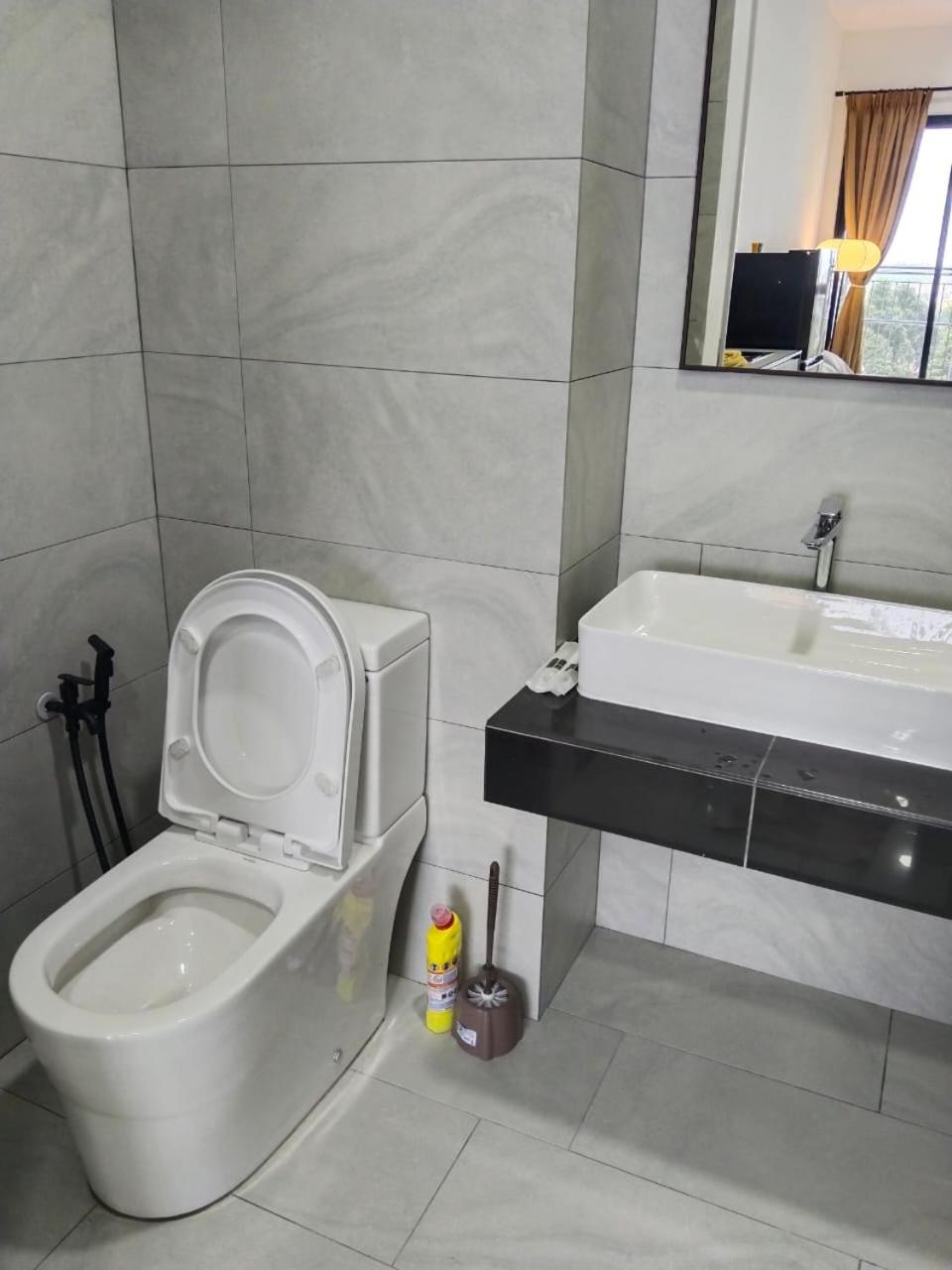 Cosy Sky Tree 5 min walk to Aeon Bukit Indah JB Legoland Exclusive Room Suite By HomeSpace