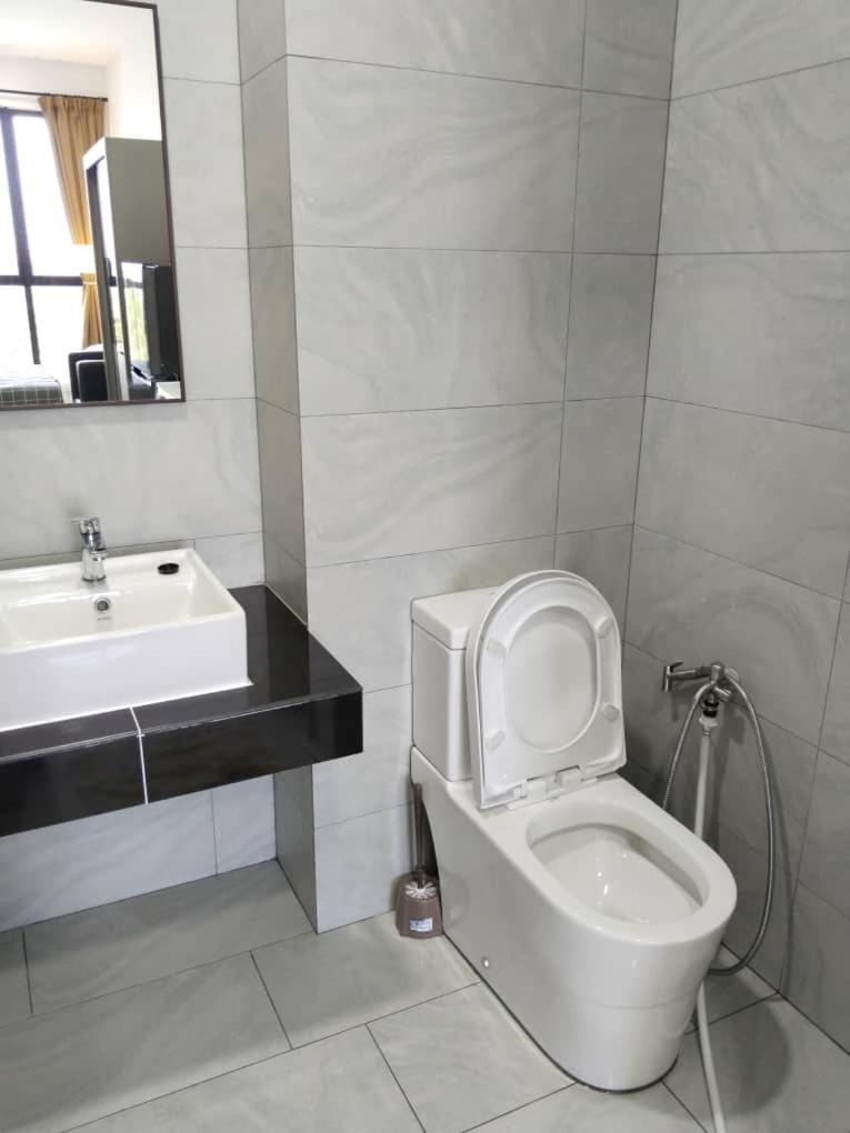 Cosy Sky Tree 5 min walk to Aeon Bukit Indah JB Legoland Exclusive Room Suite By HomeSpace