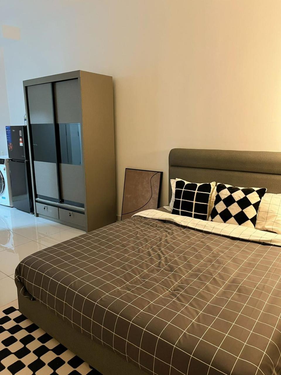 Cosy Sky Tree 5 min walk to Aeon Bukit Indah JB Legoland Exclusive Room Suite By HomeSpace