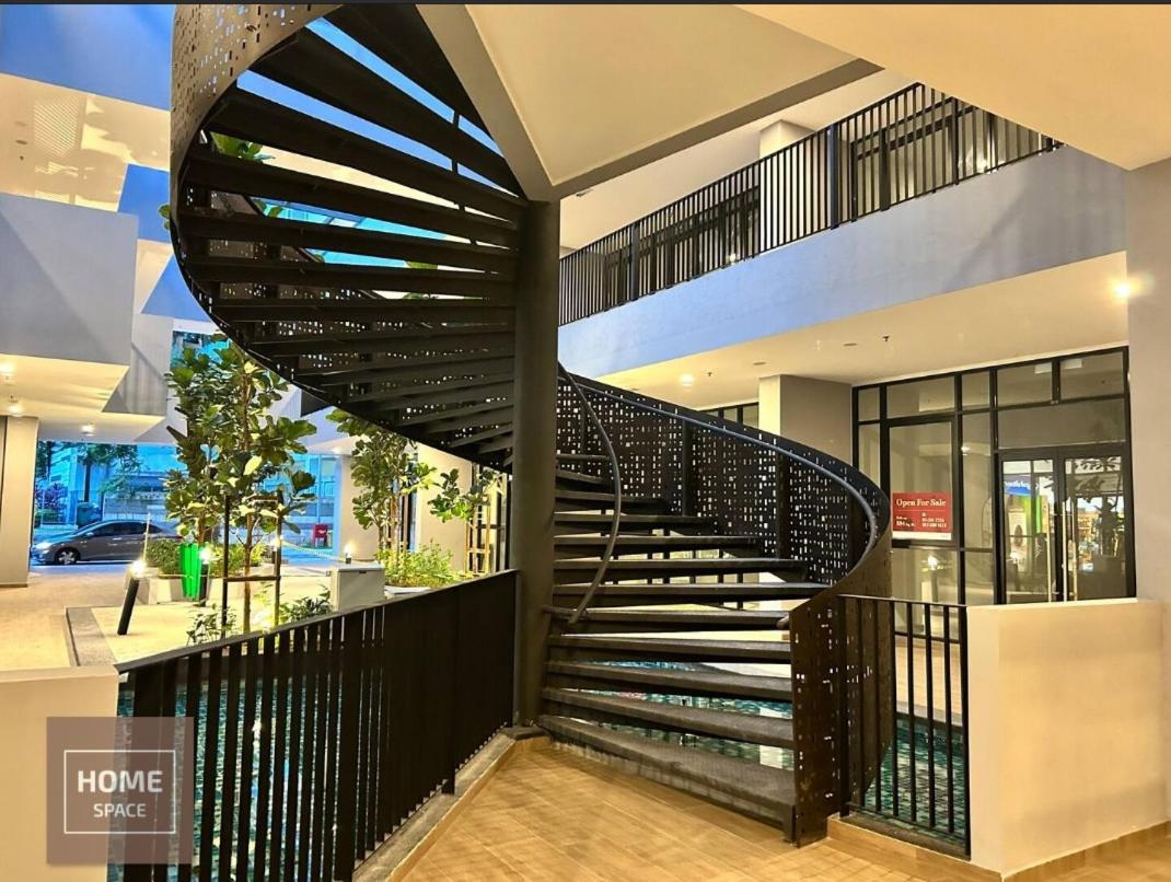 Cosy Sky Tree 5 min walk to Aeon Bukit Indah JB Legoland Exclusive Room Suite By HomeSpace