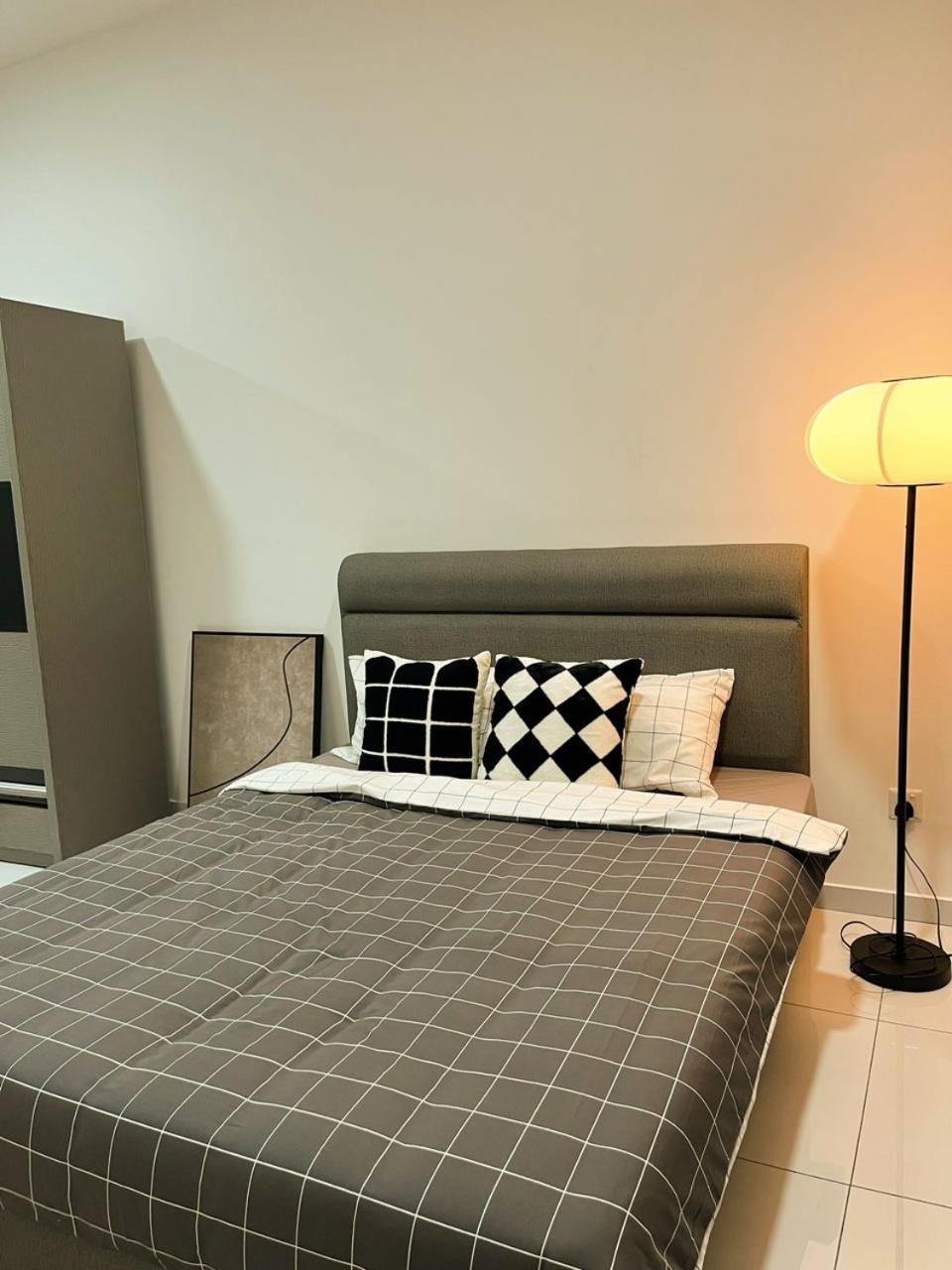 Cosy Sky Tree 5 min walk to Aeon Bukit Indah JB Legoland Exclusive Room Suite By HomeSpace
