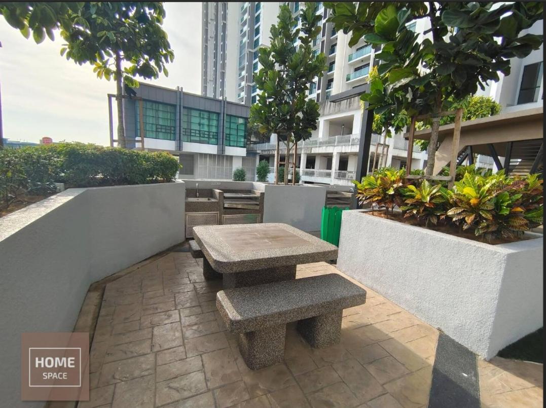 Cosy Sky Tree 5 min walk to Aeon Bukit Indah JB Legoland Exclusive Room Suite By HomeSpace
