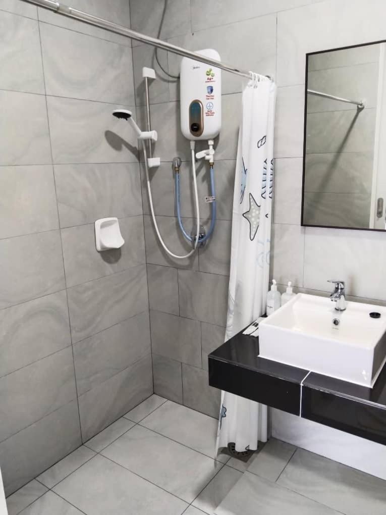 Cosy Sky Tree 5 min walk to Aeon Bukit Indah JB Legoland Exclusive Room Suite By HomeSpace