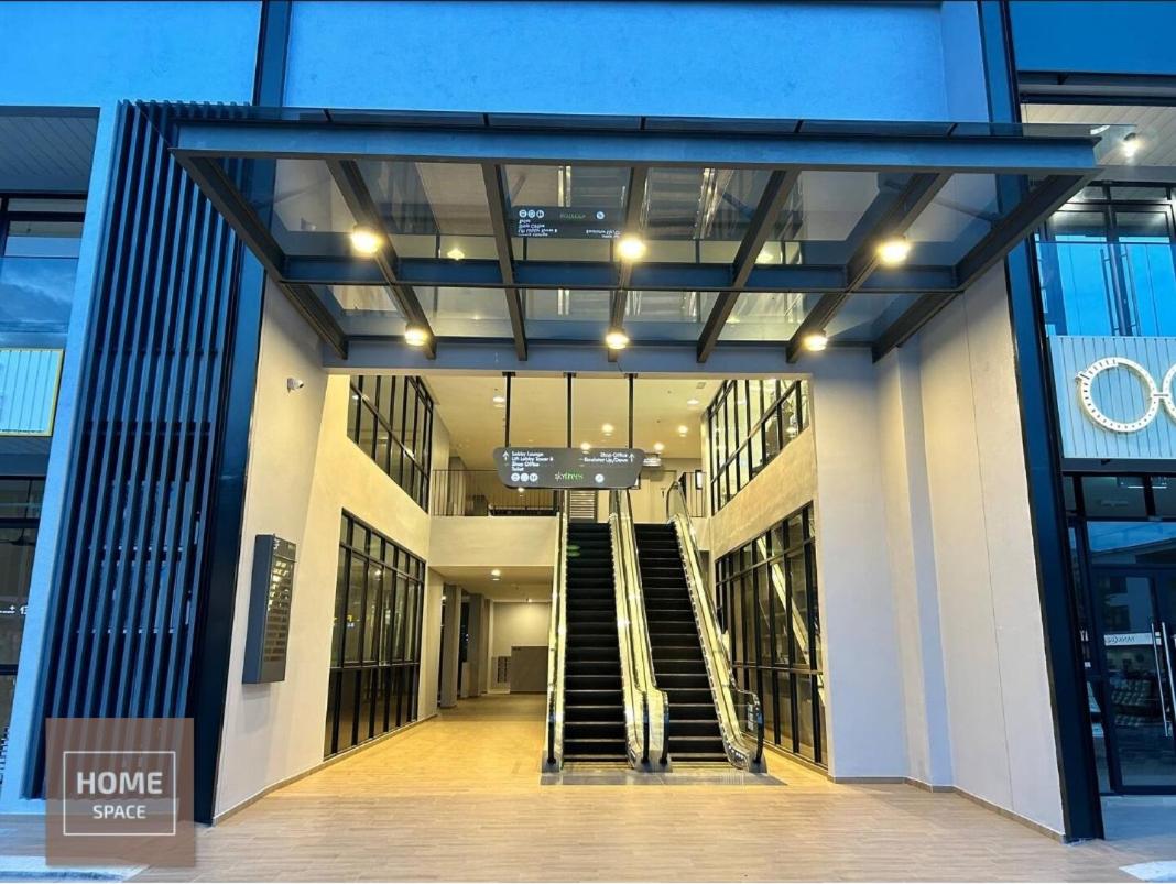 Cosy Sky Tree 5 min walk to Aeon Bukit Indah JB Legoland Exclusive Room Suite By HomeSpace