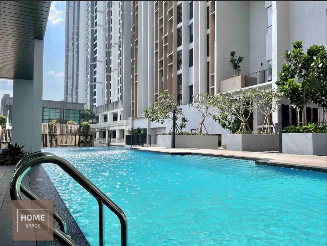 Cosy Sky Tree 5 min walk to Aeon Bukit Indah JB Legoland Exclusive Room Suite By HomeSpace