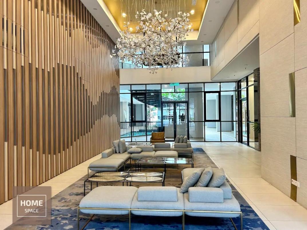 Cosy Sky Tree 5 min walk to Aeon Bukit Indah JB Legoland Exclusive Room Suite By HomeSpace