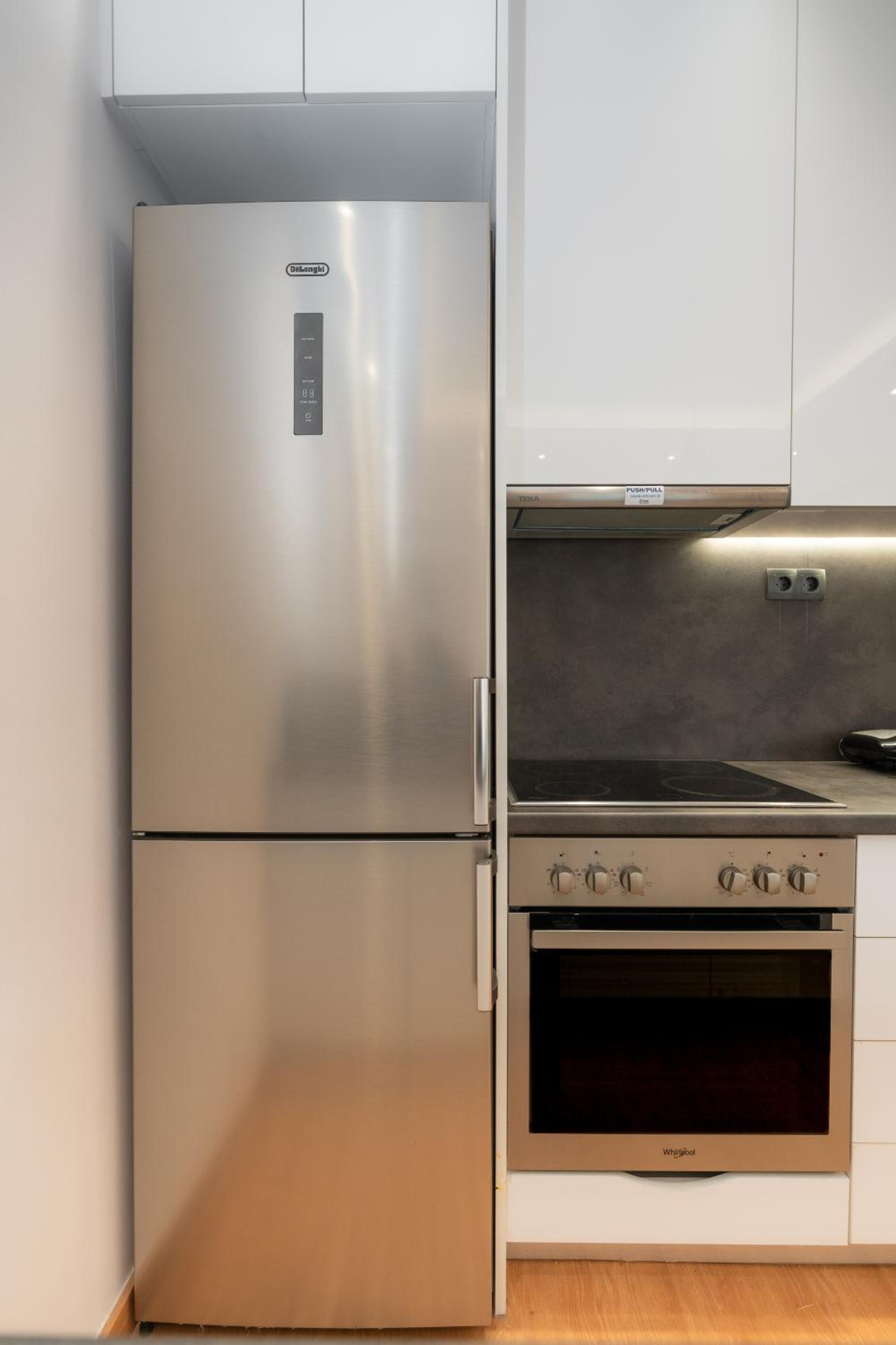 Modern Family Apartment w/Balcony near Acropolis