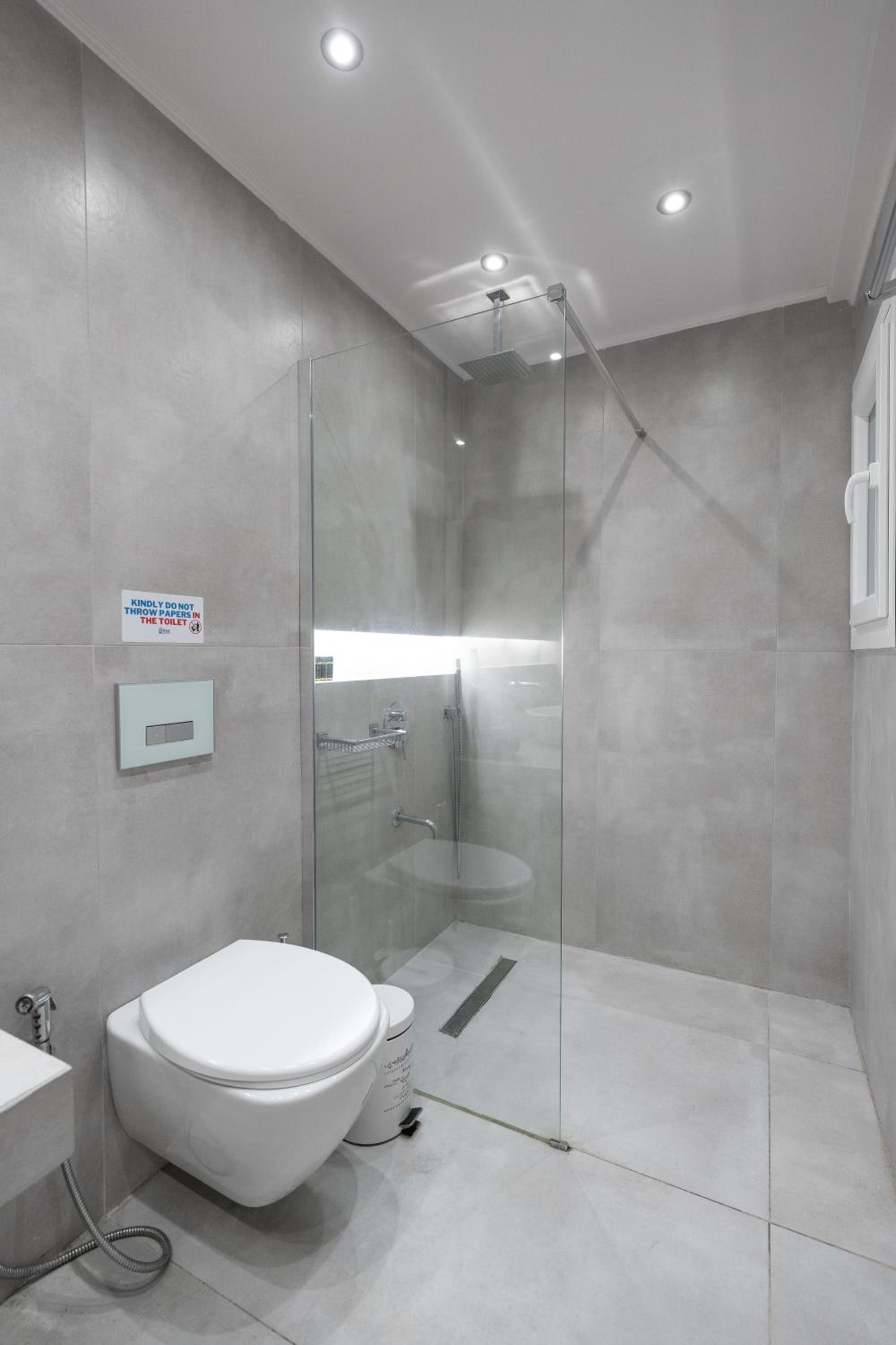 Modern Family Apartment w/Balcony near Acropolis