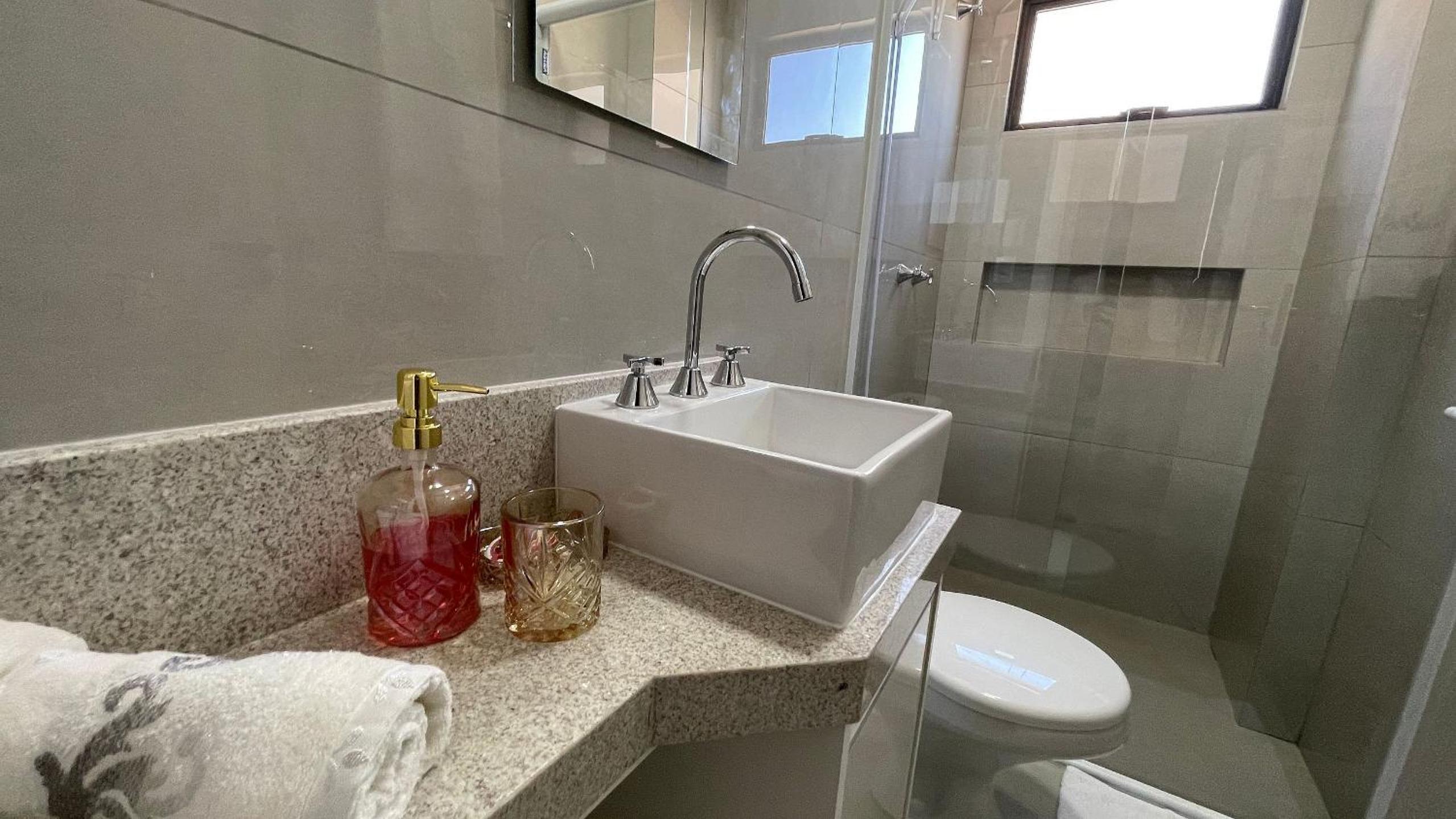 Novo e amplo apartamento a poucos passos do Shopping JL