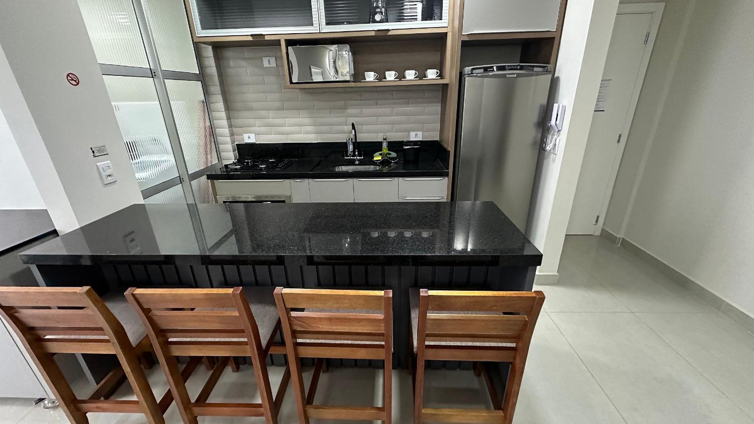 Novo e amplo apartamento a poucos passos do Shopping JL