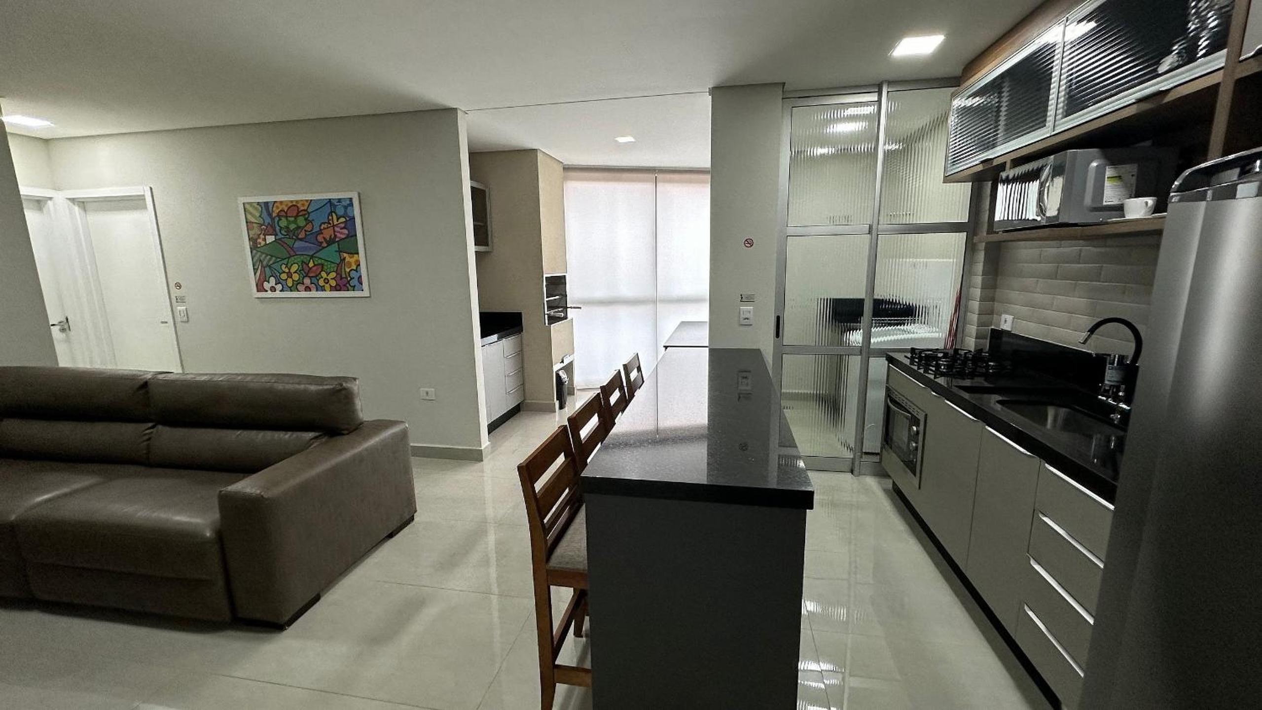 Novo e amplo apartamento a poucos passos do Shopping JL