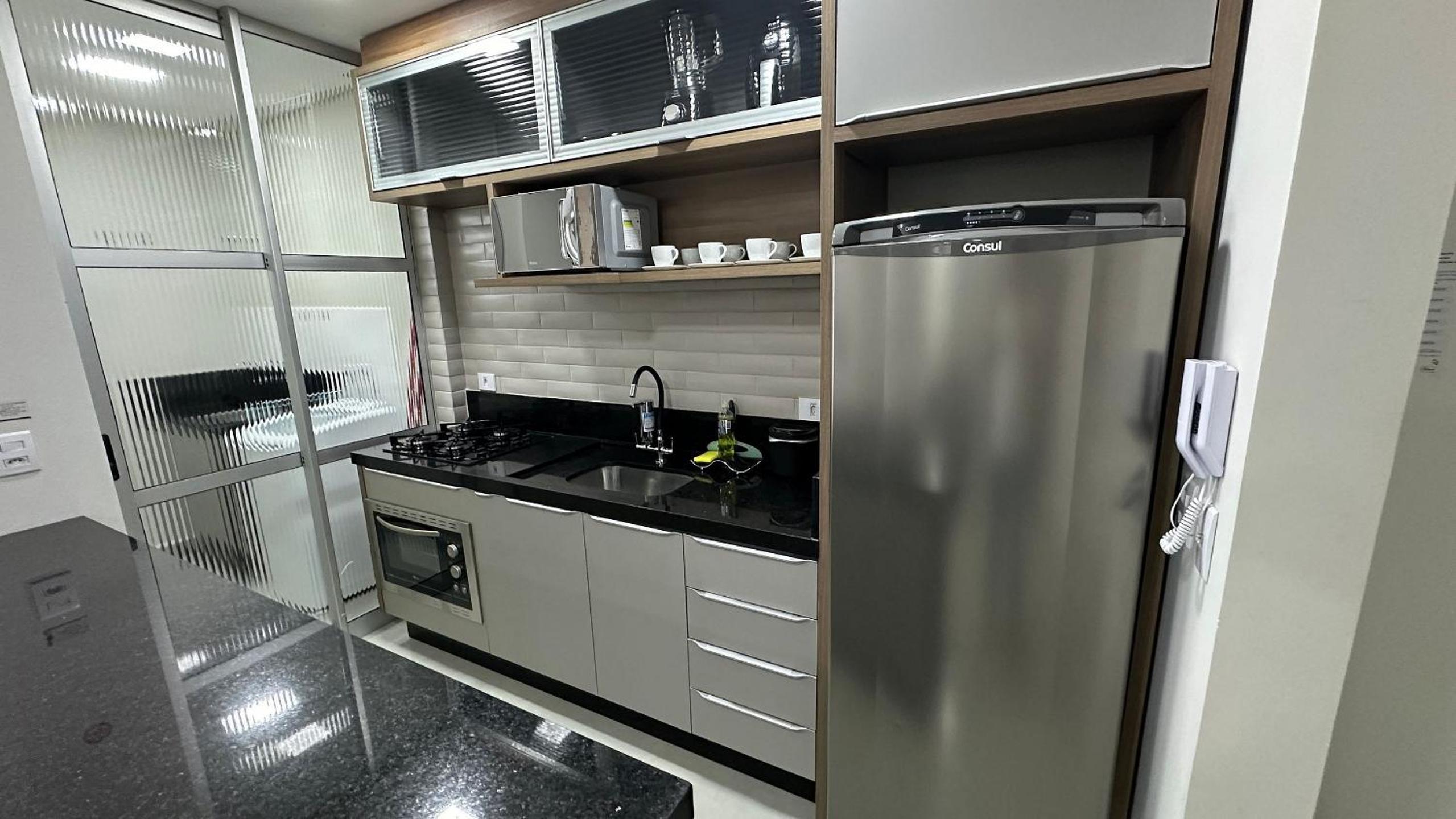 Novo e amplo apartamento a poucos passos do Shopping JL