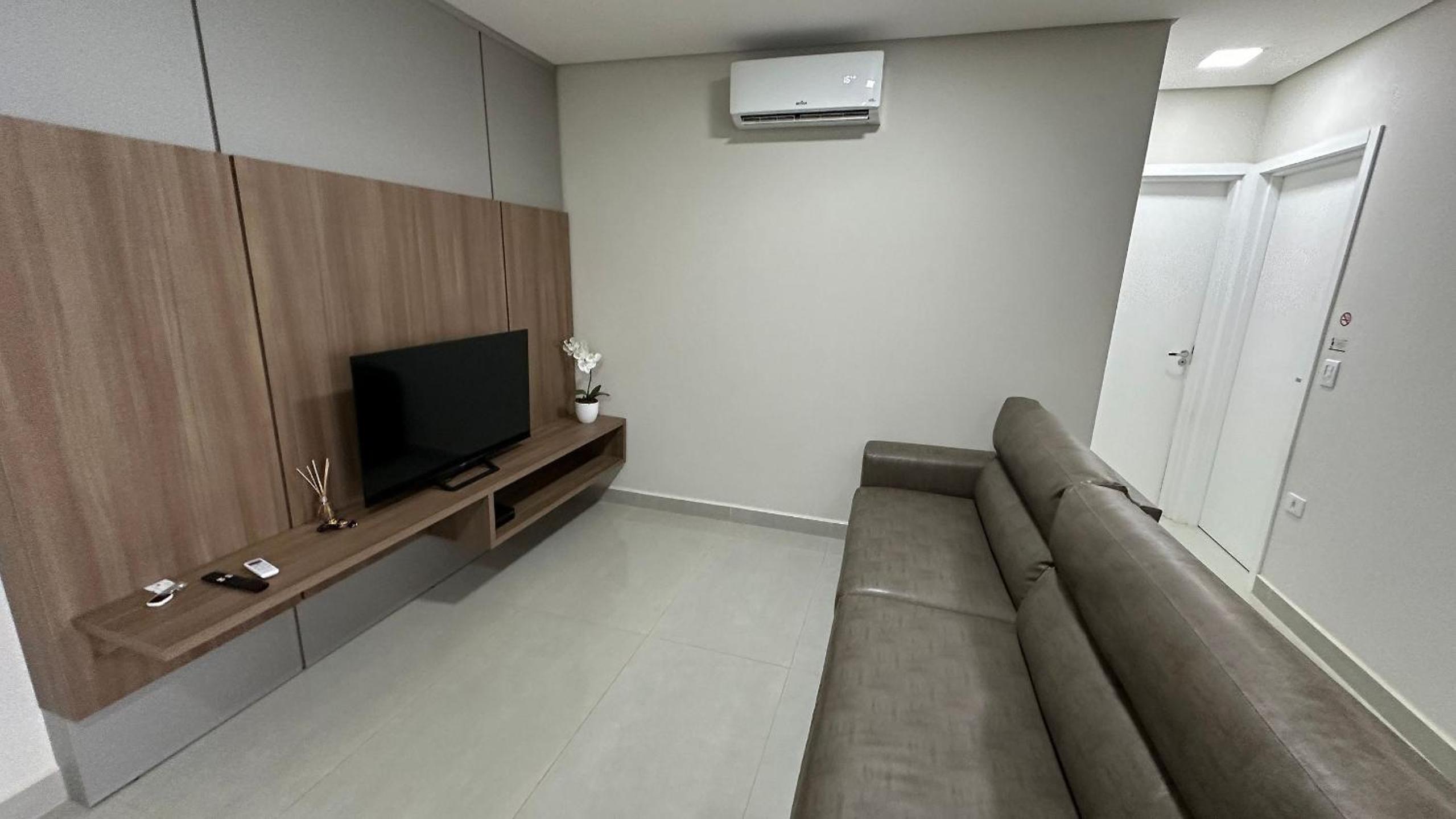 Novo e amplo apartamento a poucos passos do Shopping JL