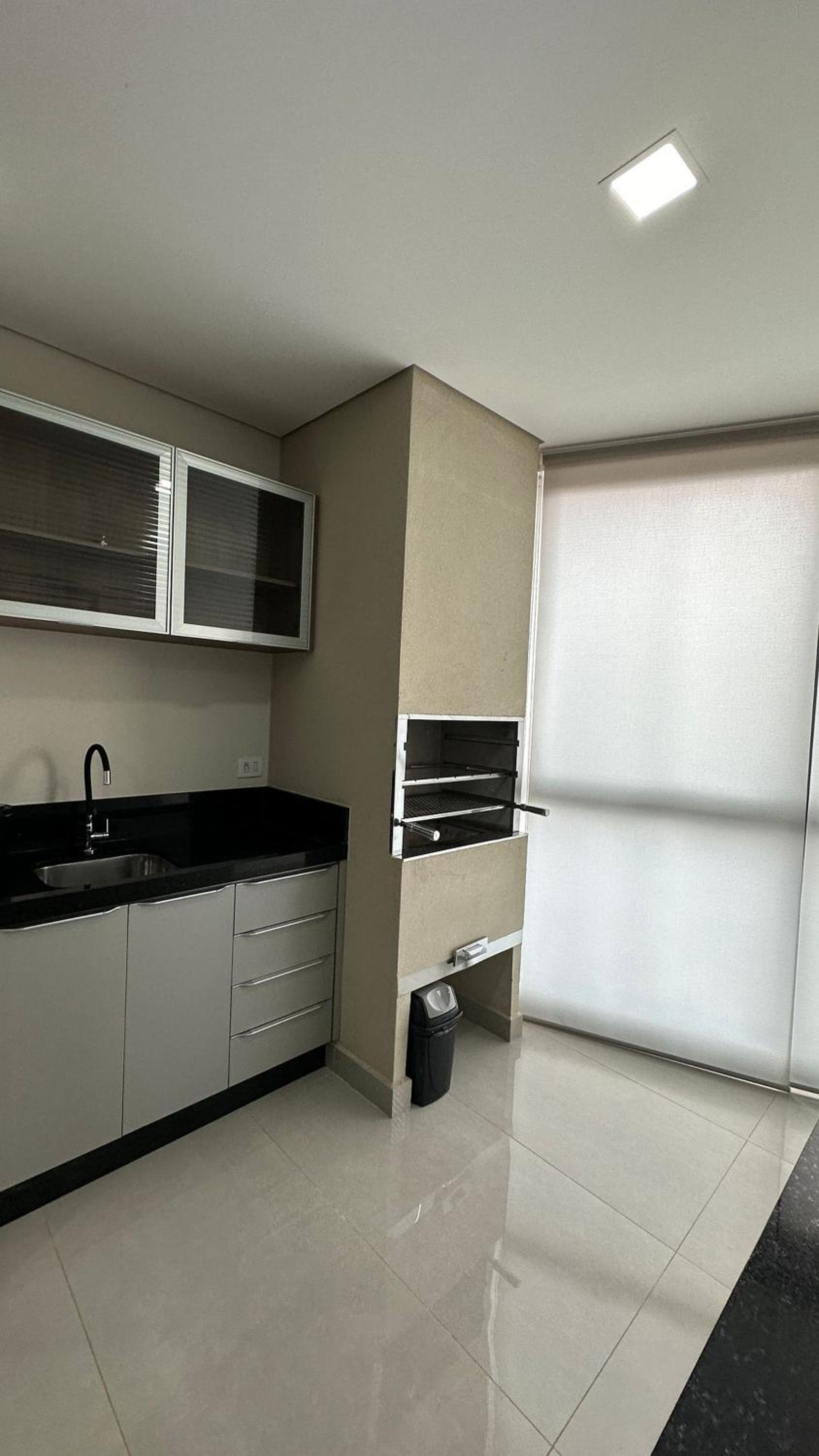 Novo e amplo apartamento a poucos passos do Shopping JL