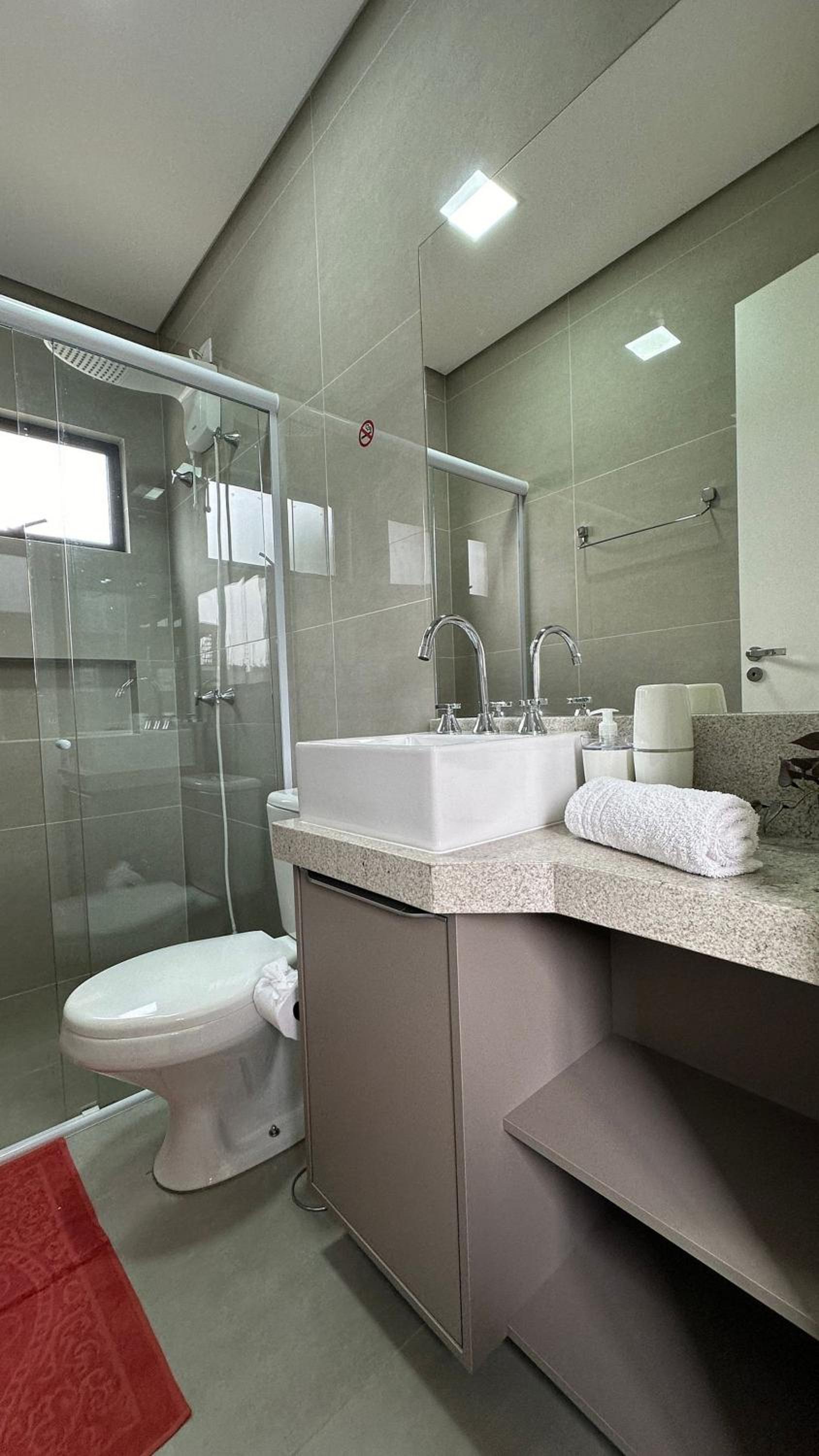 Novo e amplo apartamento a poucos passos do Shopping JL