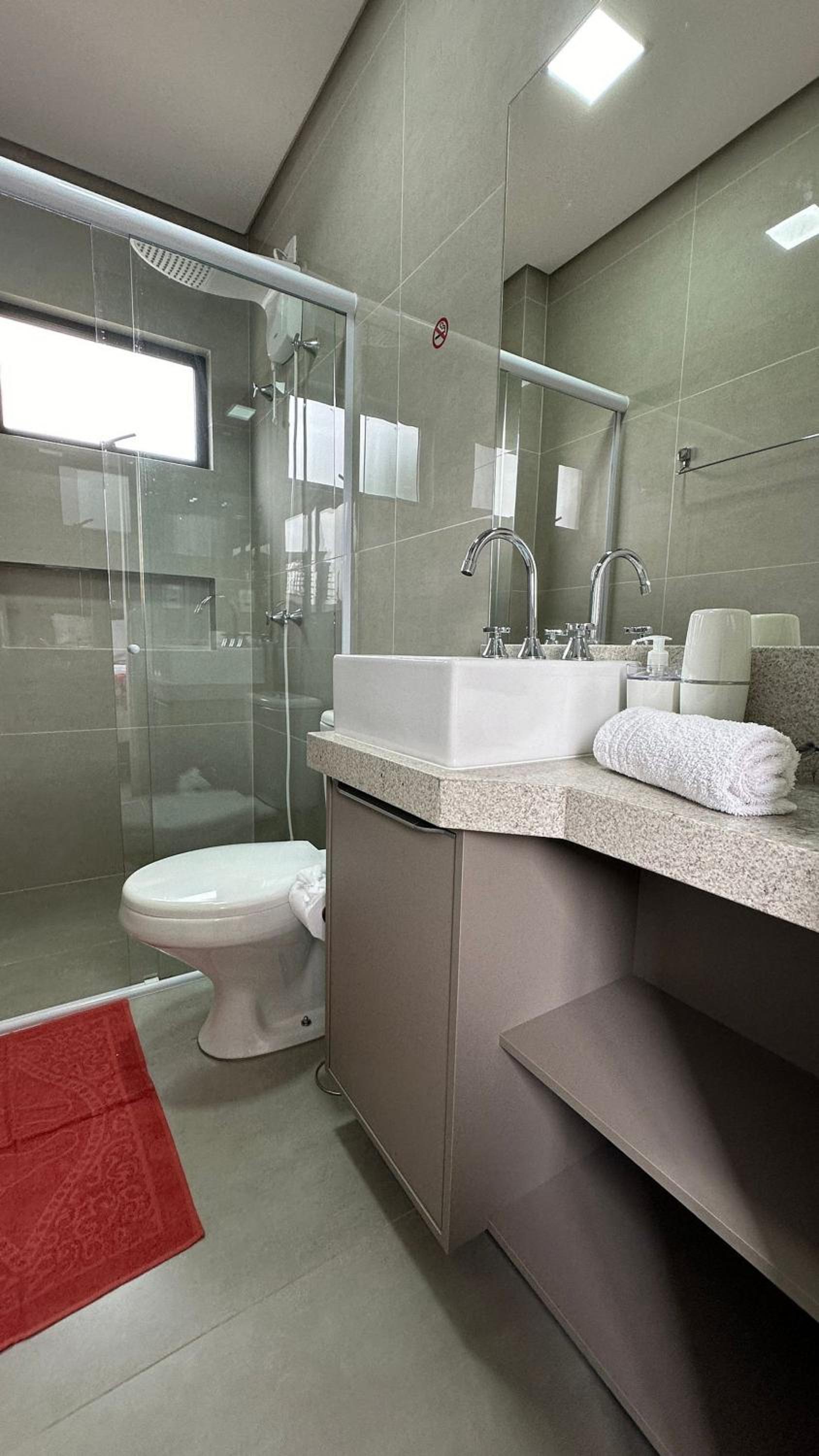 Novo e amplo apartamento a poucos passos do Shopping JL