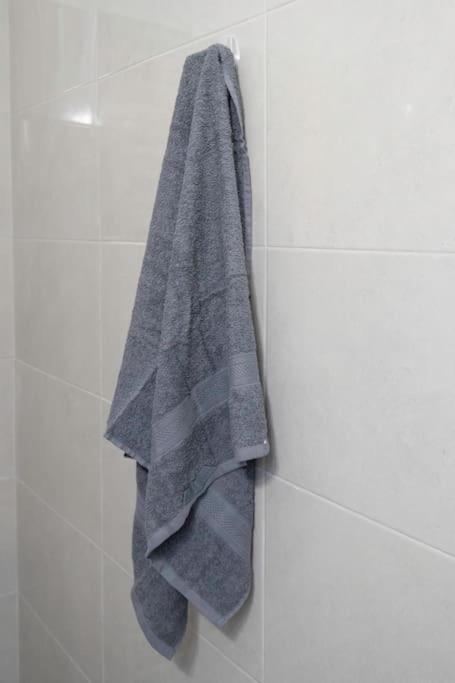 Spacious apt close to metro