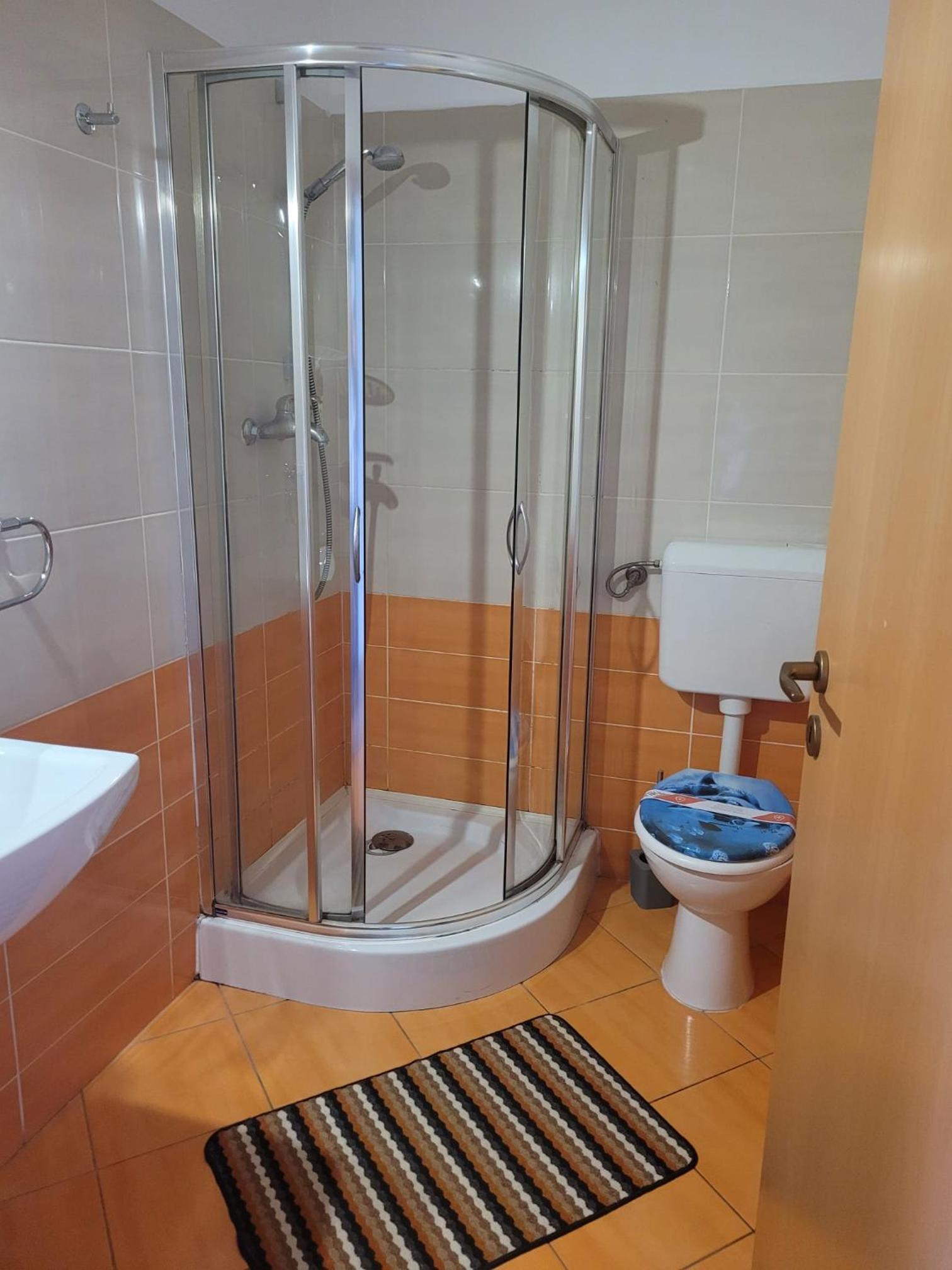 Photo 33
