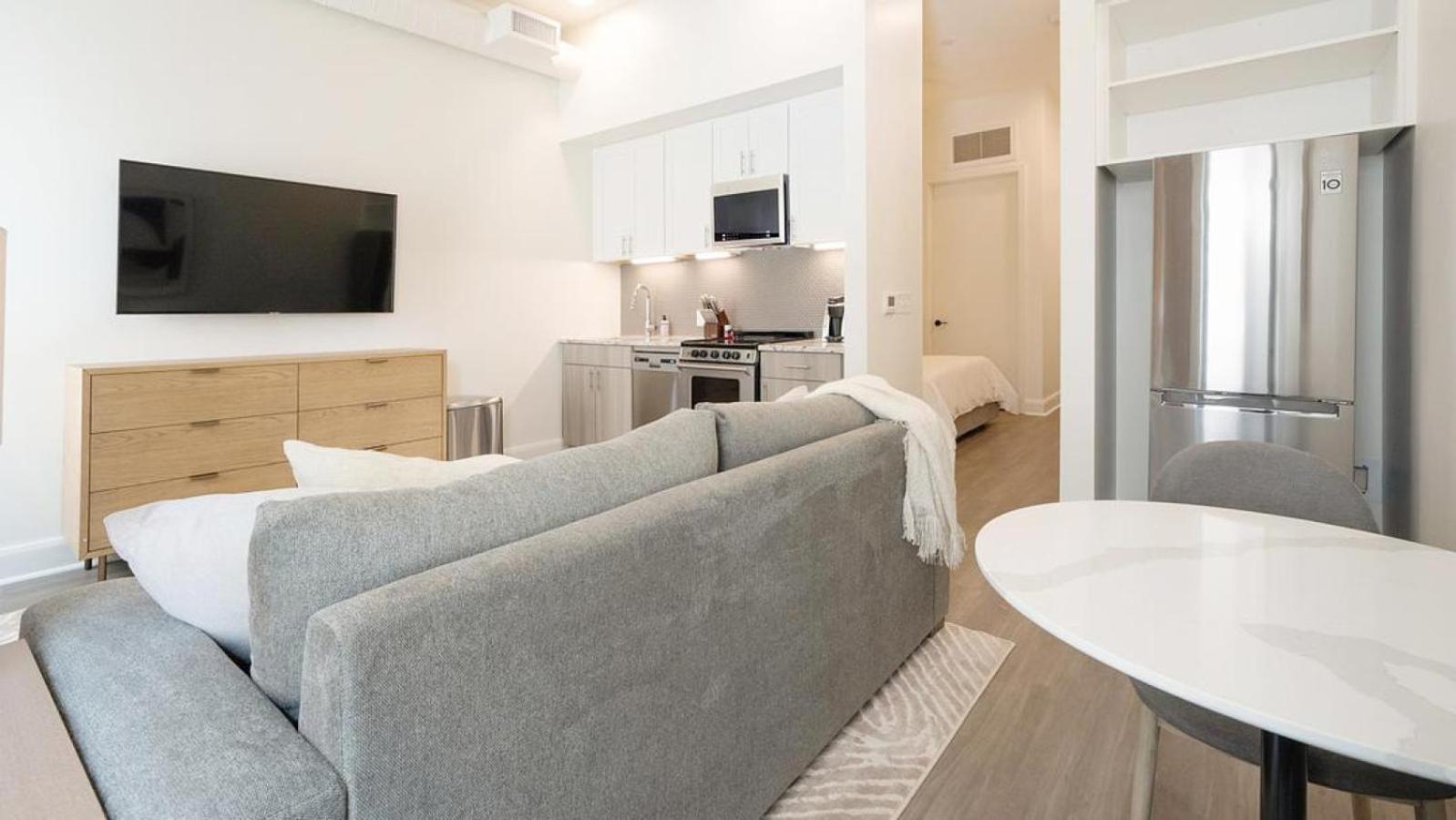 Landing Modern Apartment with Amazing Amenities (ID5790X47)