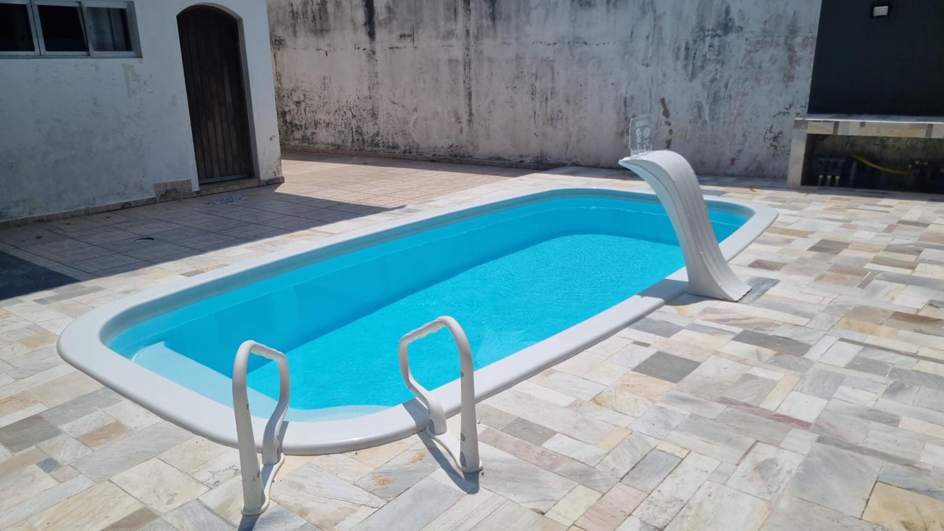 Casarão-piscina-4suites-80 passos da areia