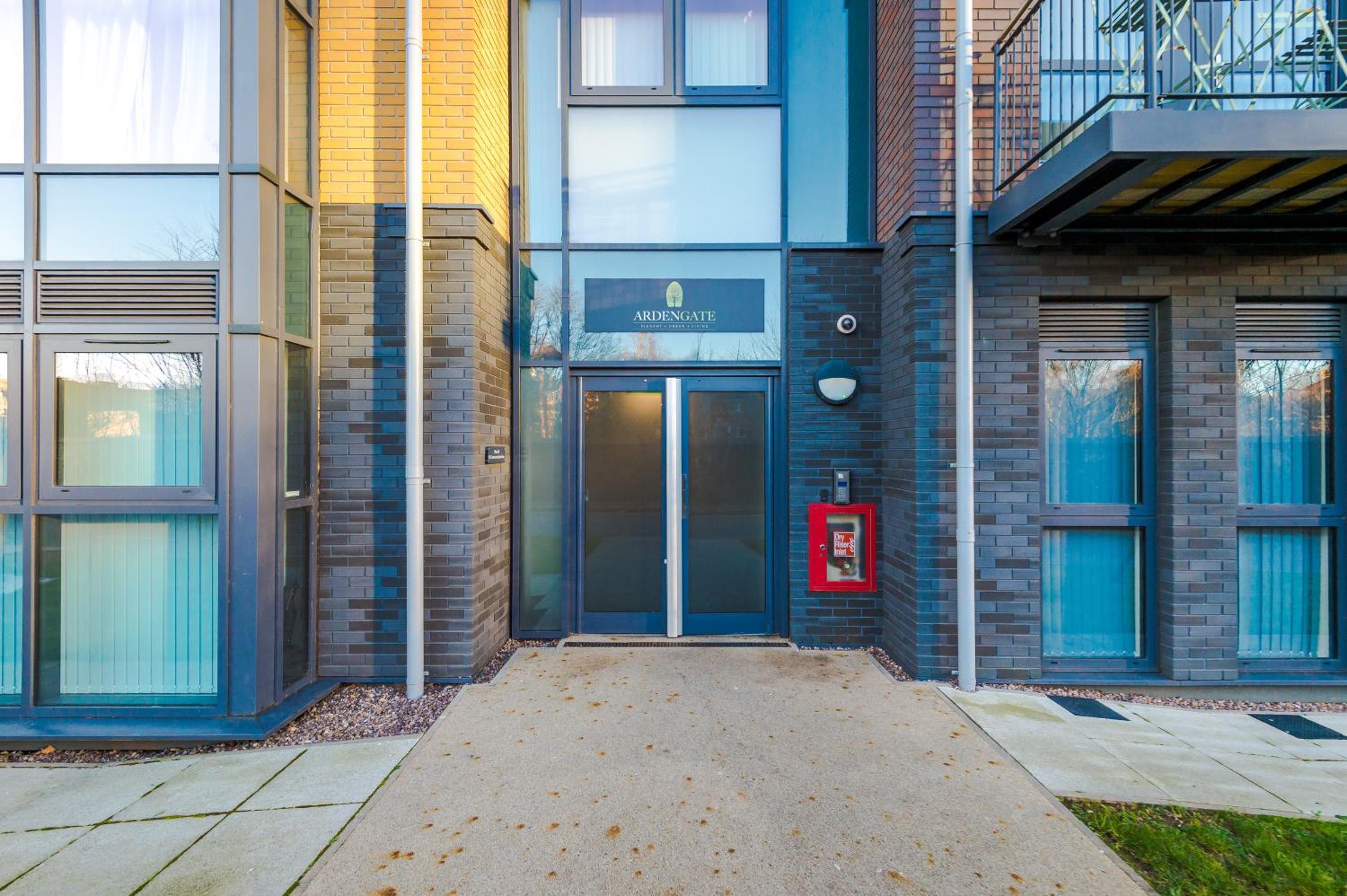 Charming 1-Bed Apartment in Birmingham view 4