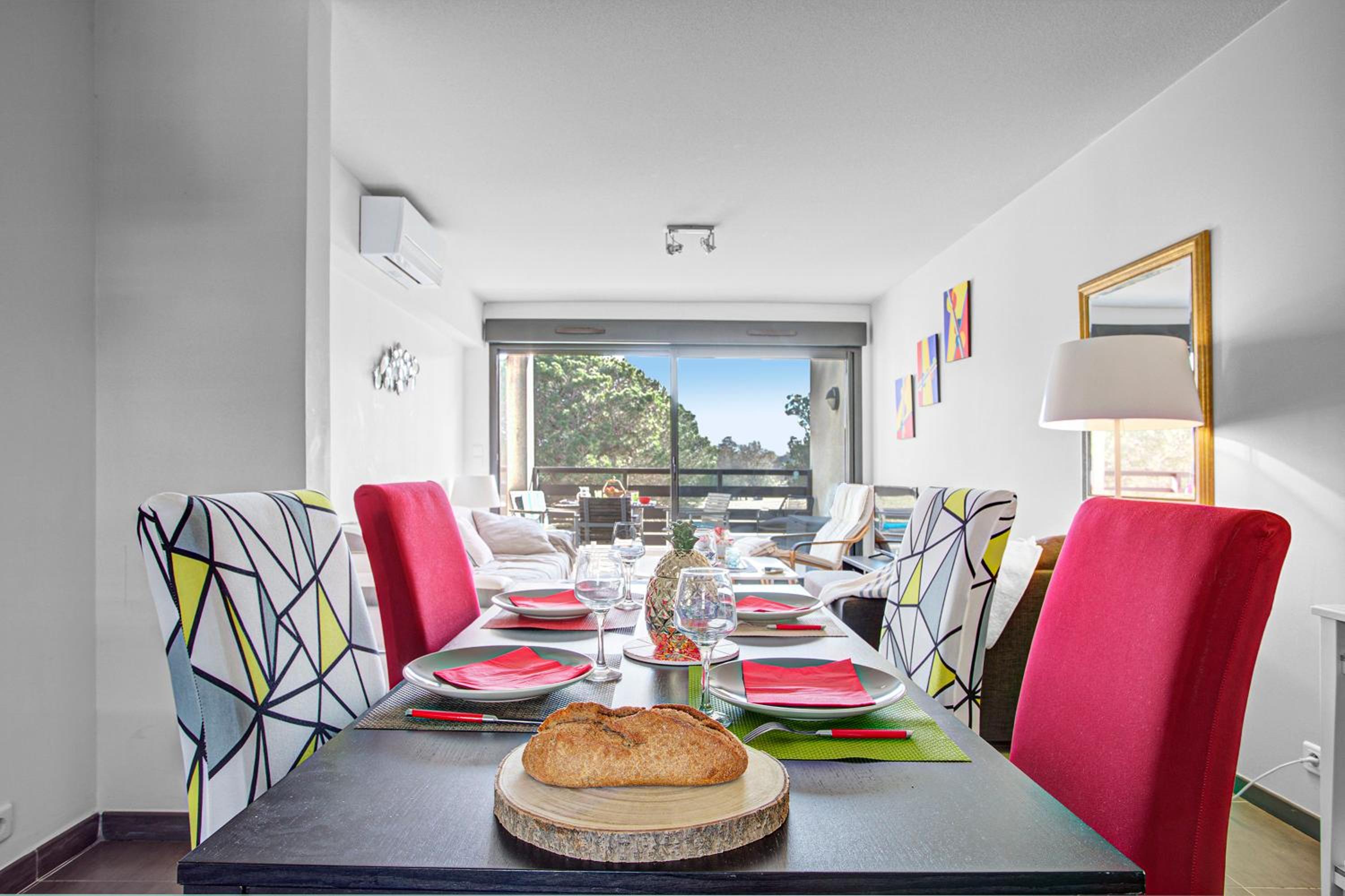 VERT PARADIS - Appartement 3 étoiles, Vue apaisante sur GOLF, Pins Parasols, 2è étage - 80 m2 dont Terrasse avec Pergola, 2 chambres, 3 CLIM, WIFI - Piscin